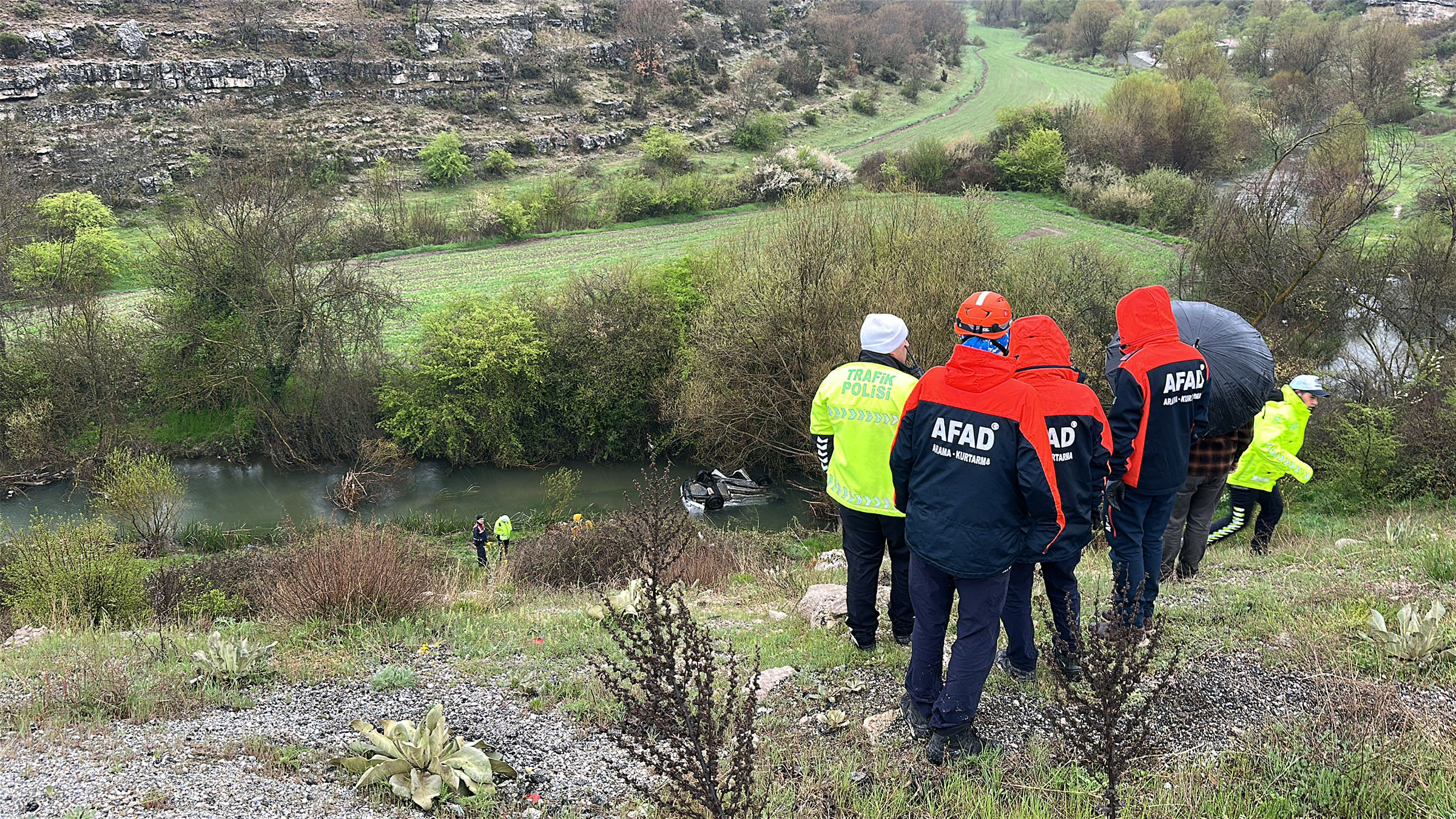 Porsuk Çayı’na düşen otomobilin sürücüsü ağır yaralandı, yanındaki eşi öldü - Görsel 9