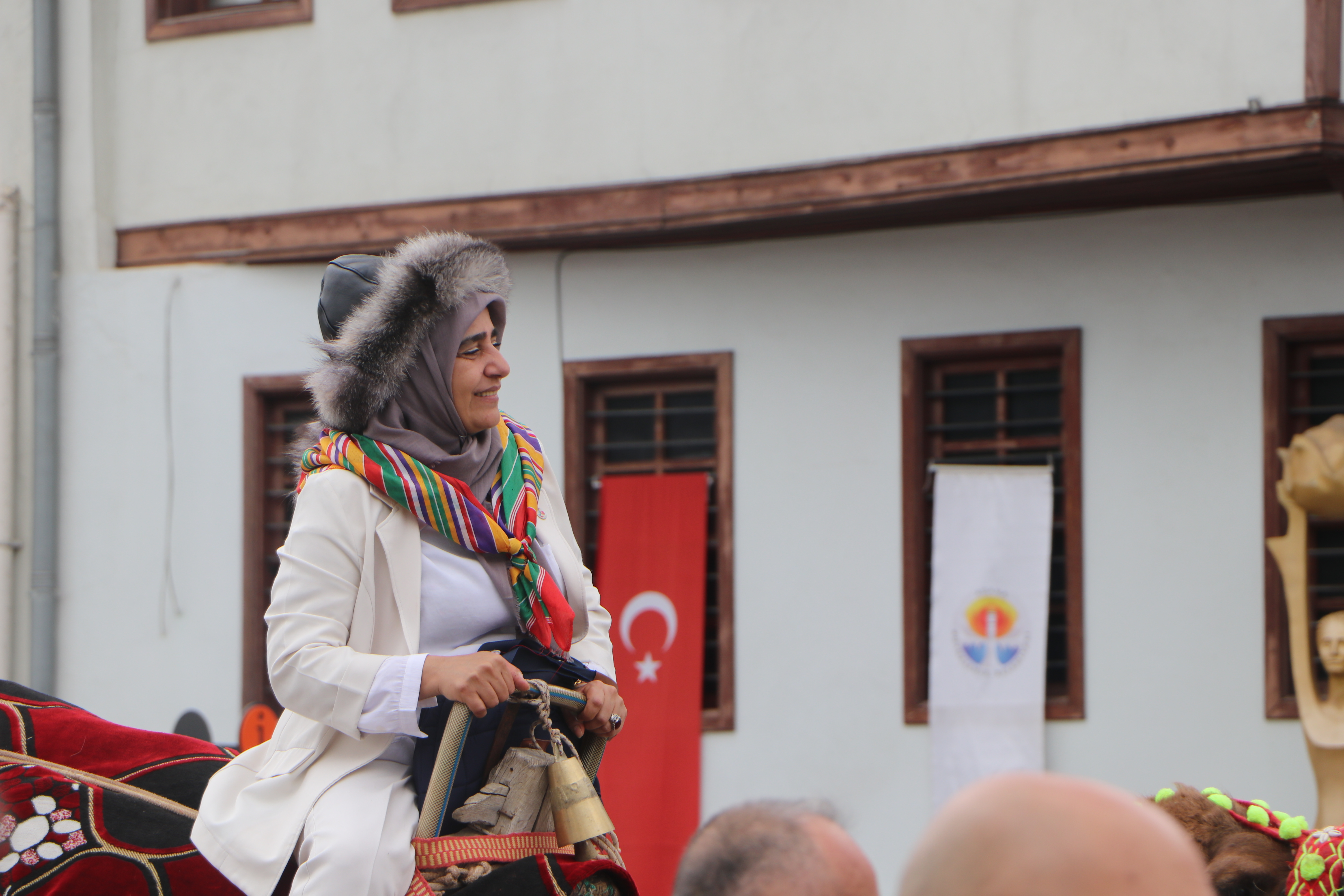 Adana'da Yörüklerden tarihi Taşköprü’de develi göç yürüyüşü - Görsel 8