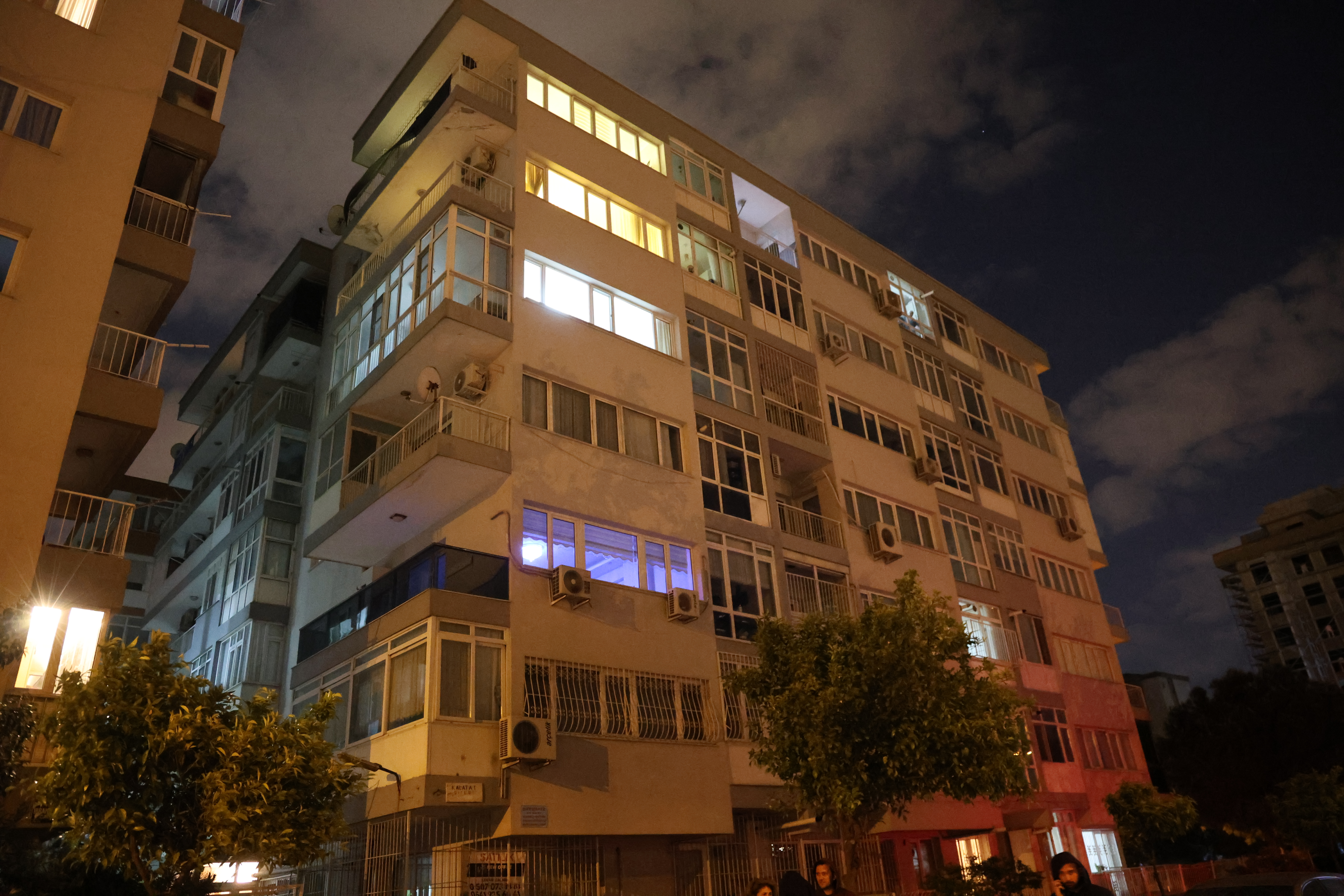 İzmir'de 73 yaşındaki baba, oğlunu bıçaklayarak öldürdü - Görsel 1