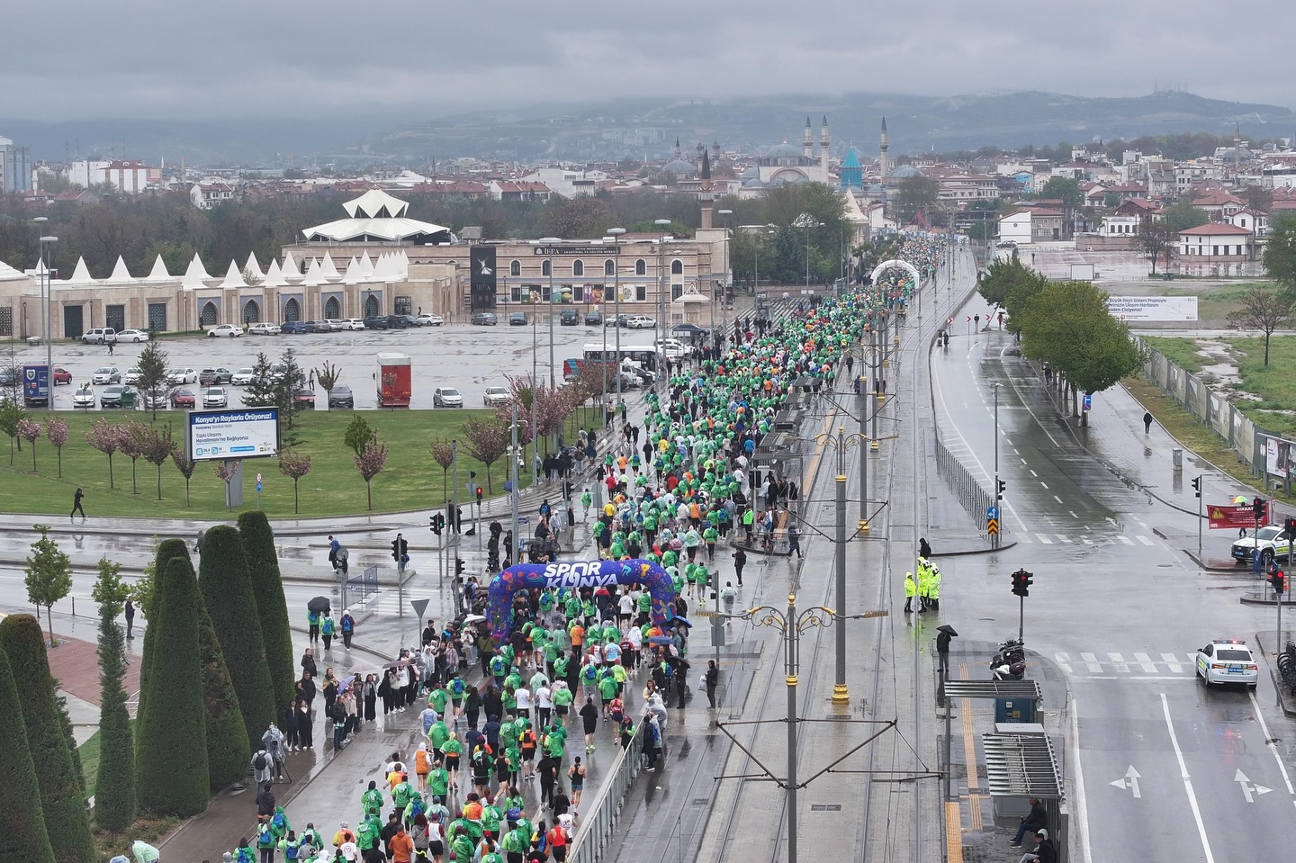 Konya’da Maraton Heyecanı: 56 Ülkeden Binlerce Sporcu Tarihi Şehirde Buluştu! - Görsel 1