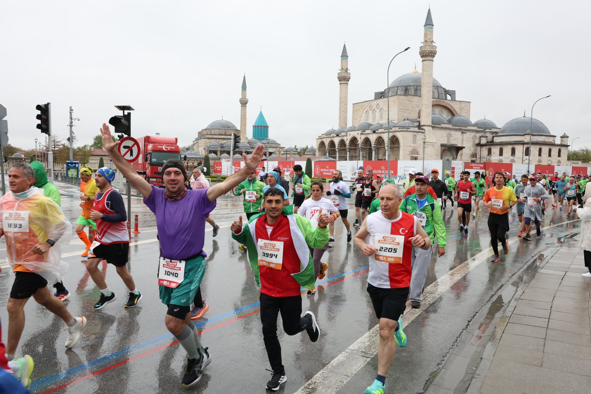 Konya’da Maraton Heyecanı: 56 Ülkeden Binlerce Sporcu Tarihi Şehirde Buluştu! - Görsel 5