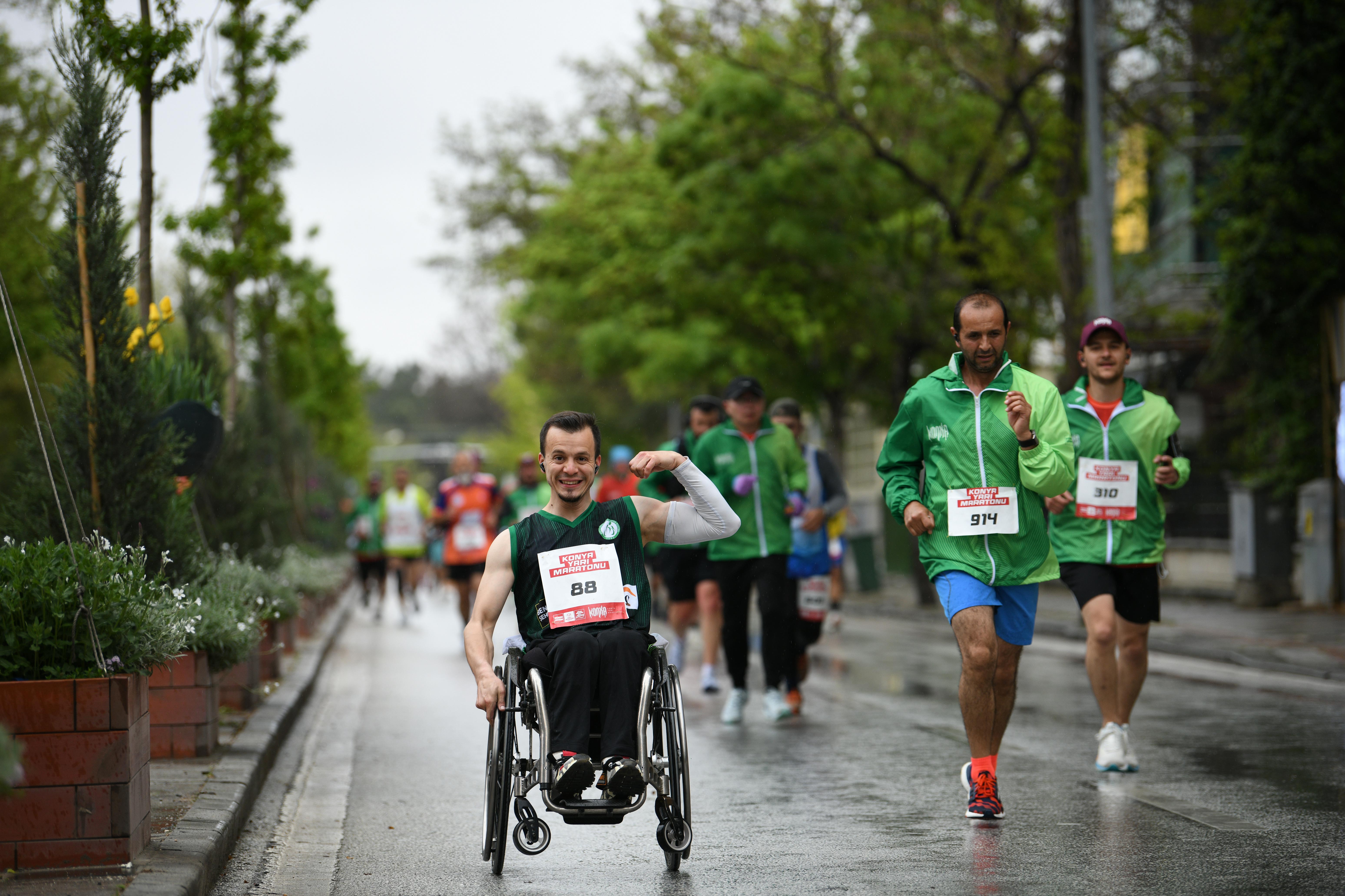 Konya’da Maraton Heyecanı: 56 Ülkeden Binlerce Sporcu Tarihi Şehirde Buluştu! - Görsel 9