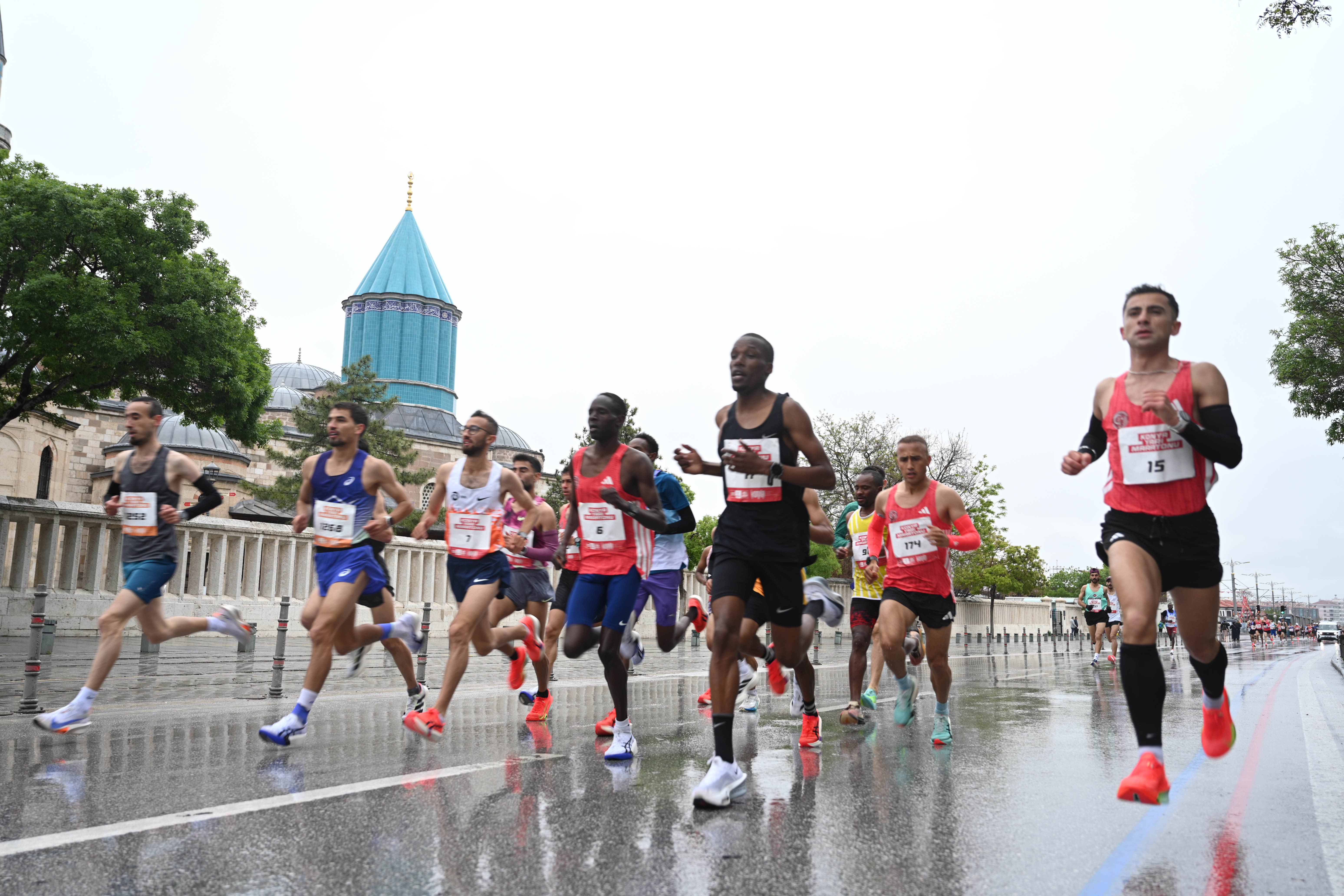 Konya’da Maraton Heyecanı: 56 Ülkeden Binlerce Sporcu Tarihi Şehirde Buluştu! - Görsel 13
