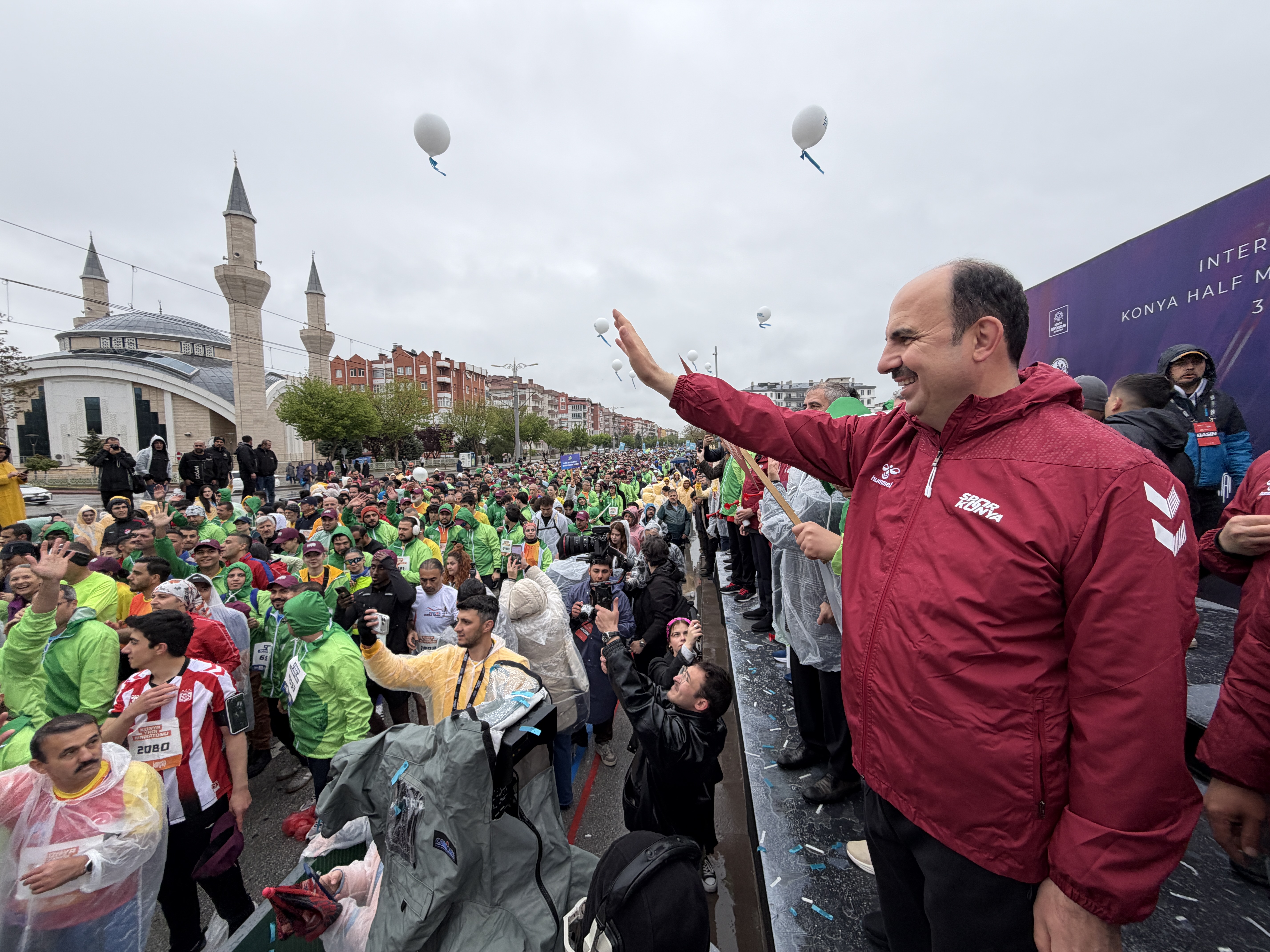 Konya’da Maraton Heyecanı: 56 Ülkeden Binlerce Sporcu Tarihi Şehirde Buluştu! - Görsel 21