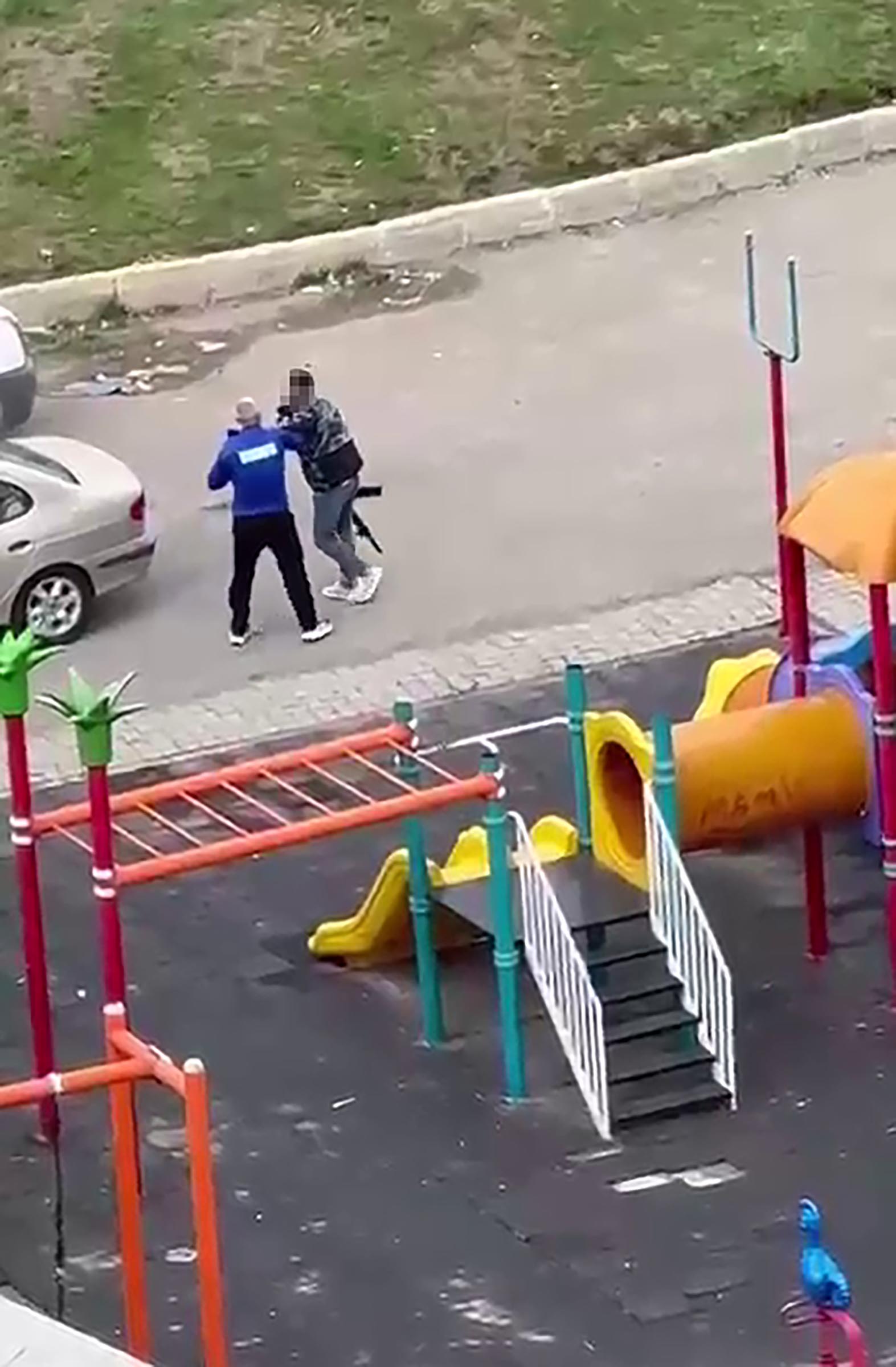 Sosyal medya hesabı açan eşine kızdı, kayınpederinin evine ateş etti - Görsel 3