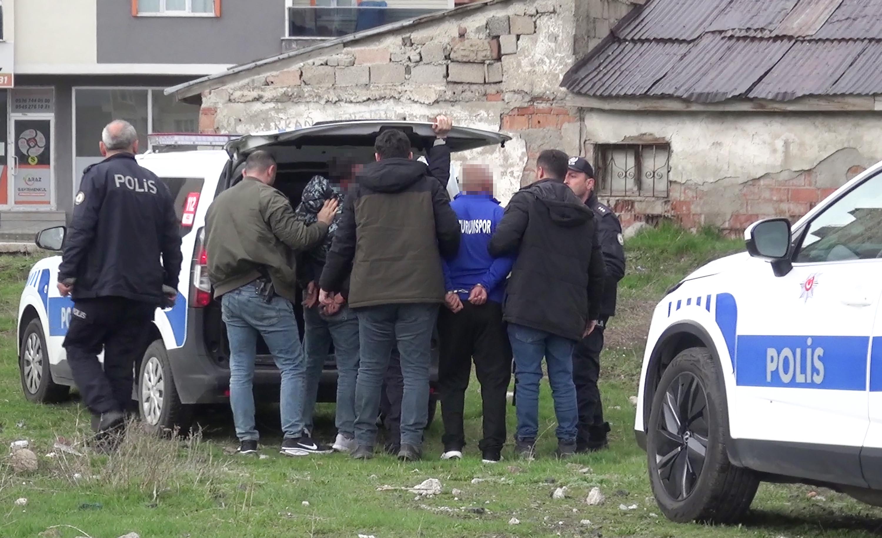 Sosyal medya hesabı açan eşine kızdı, kayınpederinin evine ateş etti - Görsel 4