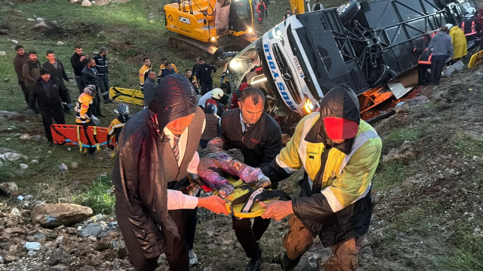 Malatya’da otobüs devrildi: 4 ölü, 40 yaralı - Görsel 4