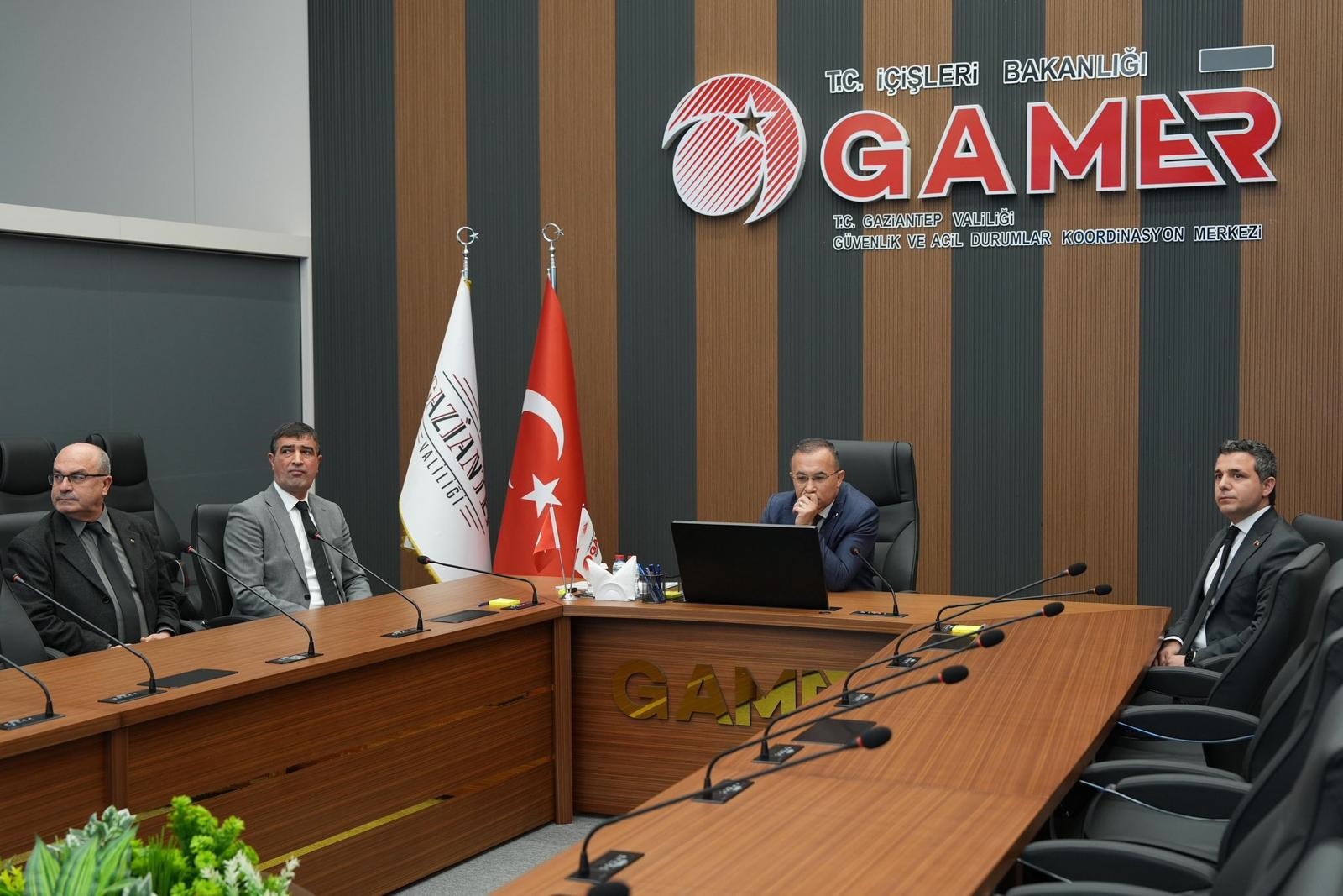 Gaziantep’te sağanak ve fırtınada çatılar uçtu, ağaçlar devrildi: 23 yaralı  - Görsel 5