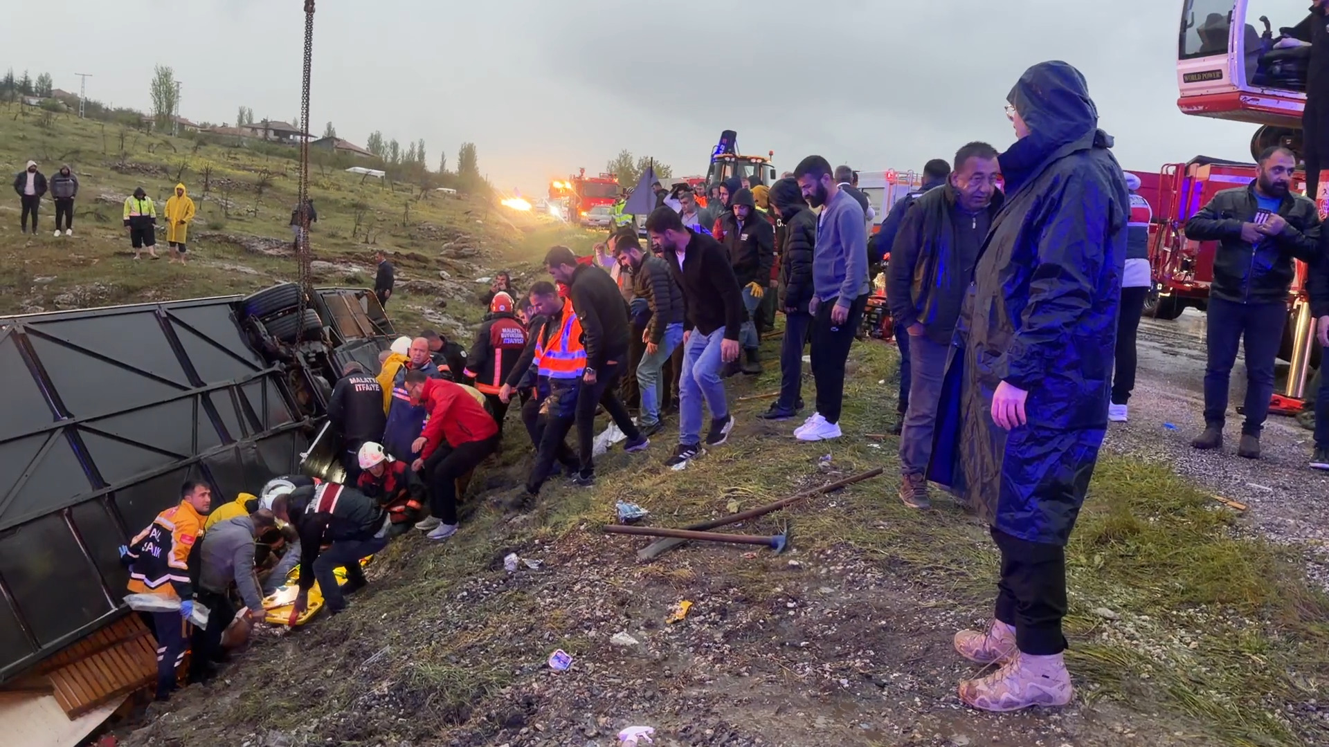 Uşak'ta 7 aracın karıştığı zincirleme kaza: 4 ölü, 34 yaralı - Görsel 5