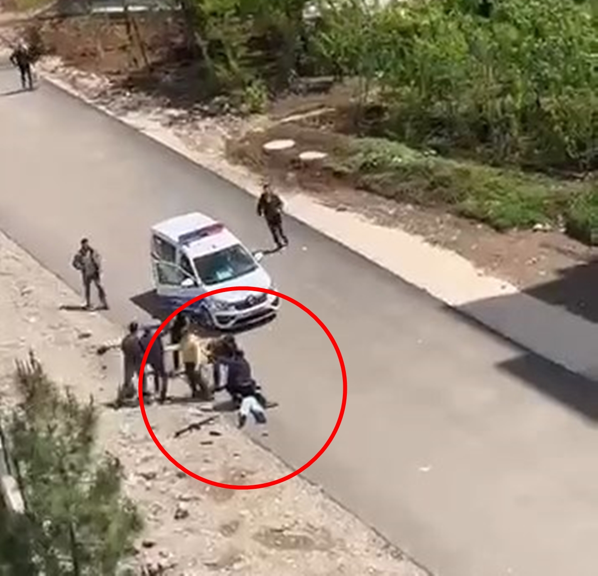 Okul çevresinde peş peşe silah sıkıldı, öğrenciler ve veliler korku dolu anlar yaşadı - Görsel 4