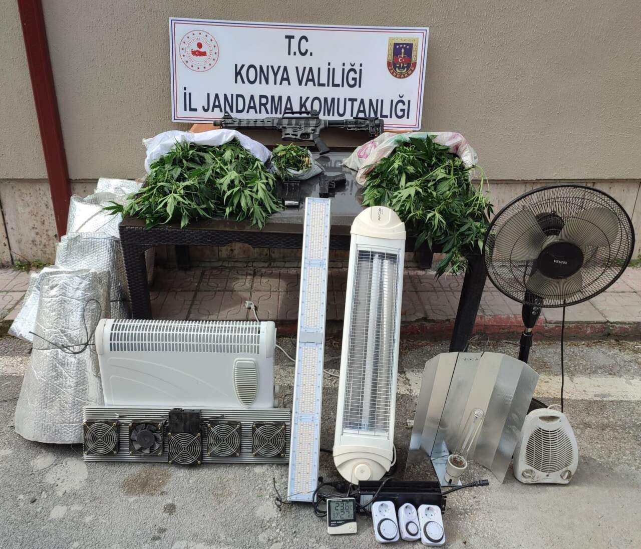 Konya’da Zehir Tacirlerine Geçit Yok: 71 Gözaltı, 14 Tutuklama! - Görsel 2