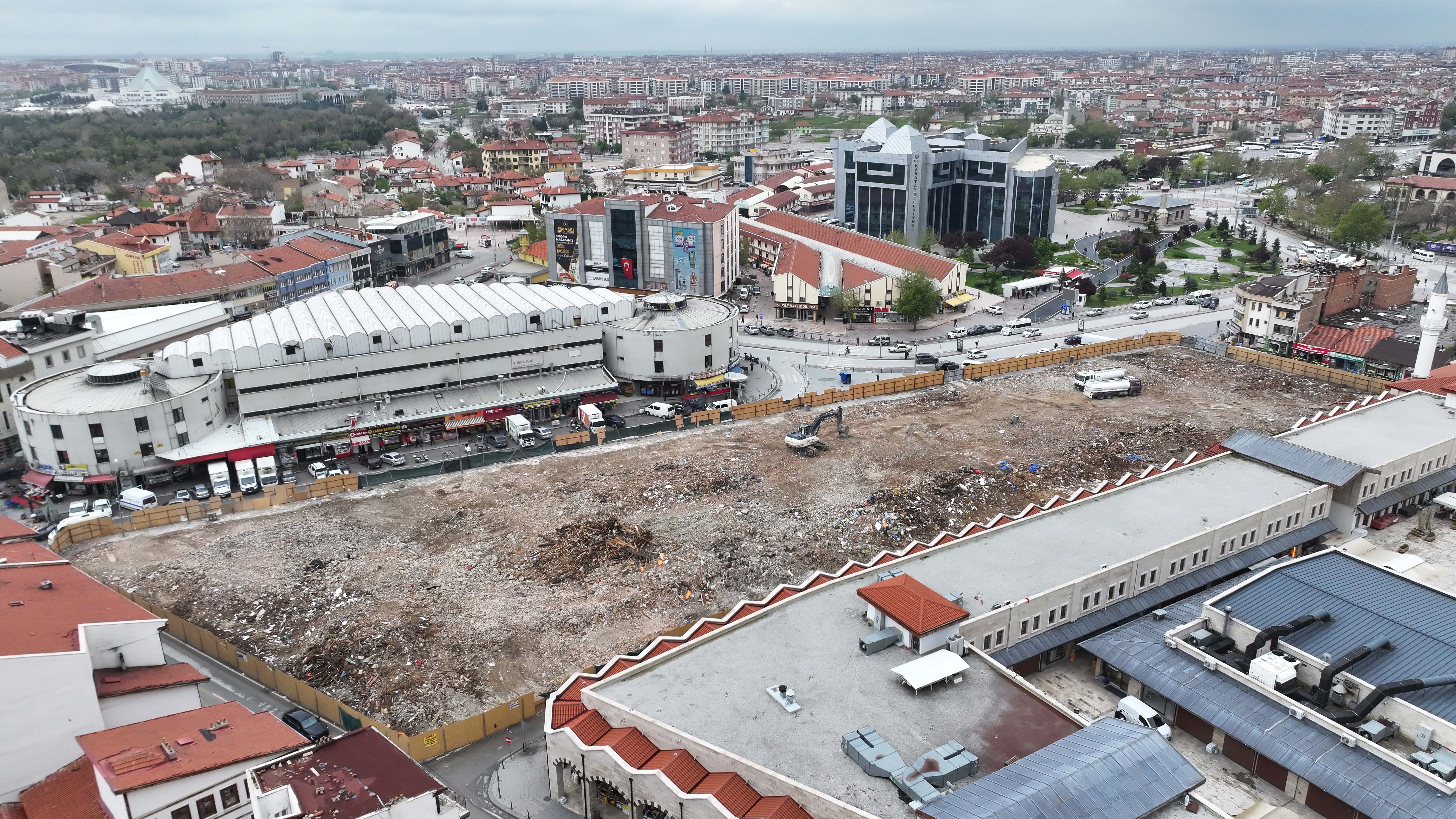 BAŞKAN ALTAY, KONYA’YA DEĞER KATACAK DÖNÜŞÜMDE FİZİKİ ÖMRÜNÜ TAMAMLAMIŞ BİNALARIN YIKIM ÇALIŞMASININ TAMAMLANDIĞINI AÇIKLADI - Görsel 3