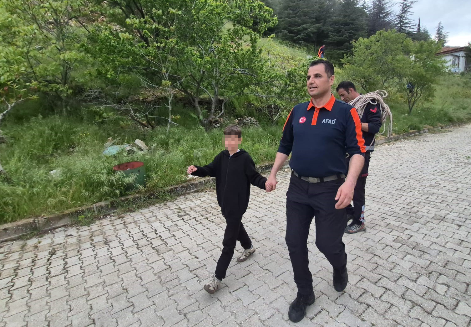 Isparta- Dağlık alanda mahsur kalan 2 çocuk kurtarıldı - Görsel 4