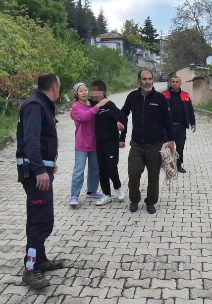 Isparta- Dağlık alanda mahsur kalan 2 çocuk kurtarıldı - Görsel 5