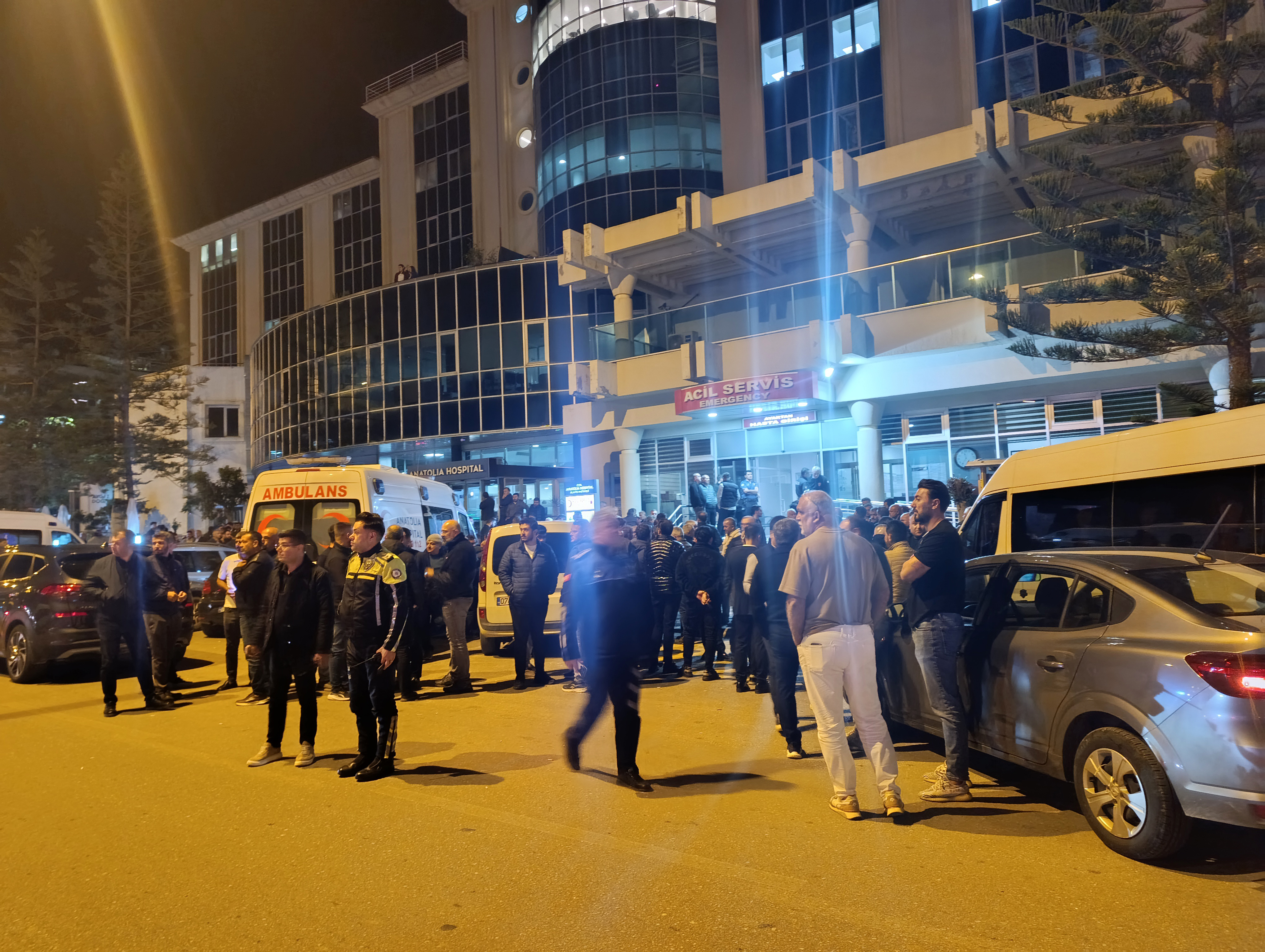 Antalya - Eski bakan Çavuşoğlu'nun kardeşi, ofisinde silahla vurulmuş halde bulundu - Görsel 1