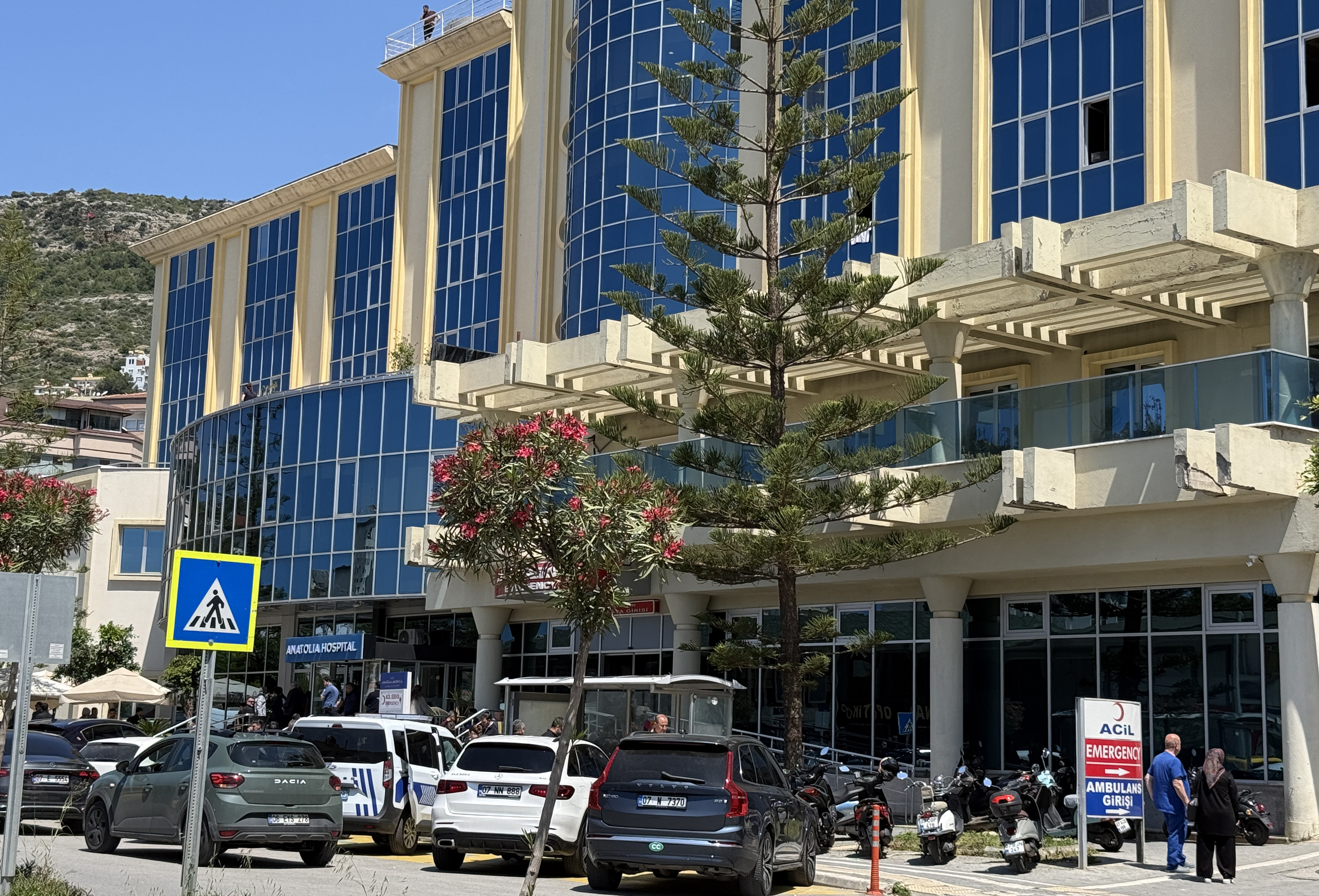 Eski bakan Çavuşoğlu'nun kardeşi, ofisinde silahla vurulmuş halde bulundu - Görsel 2