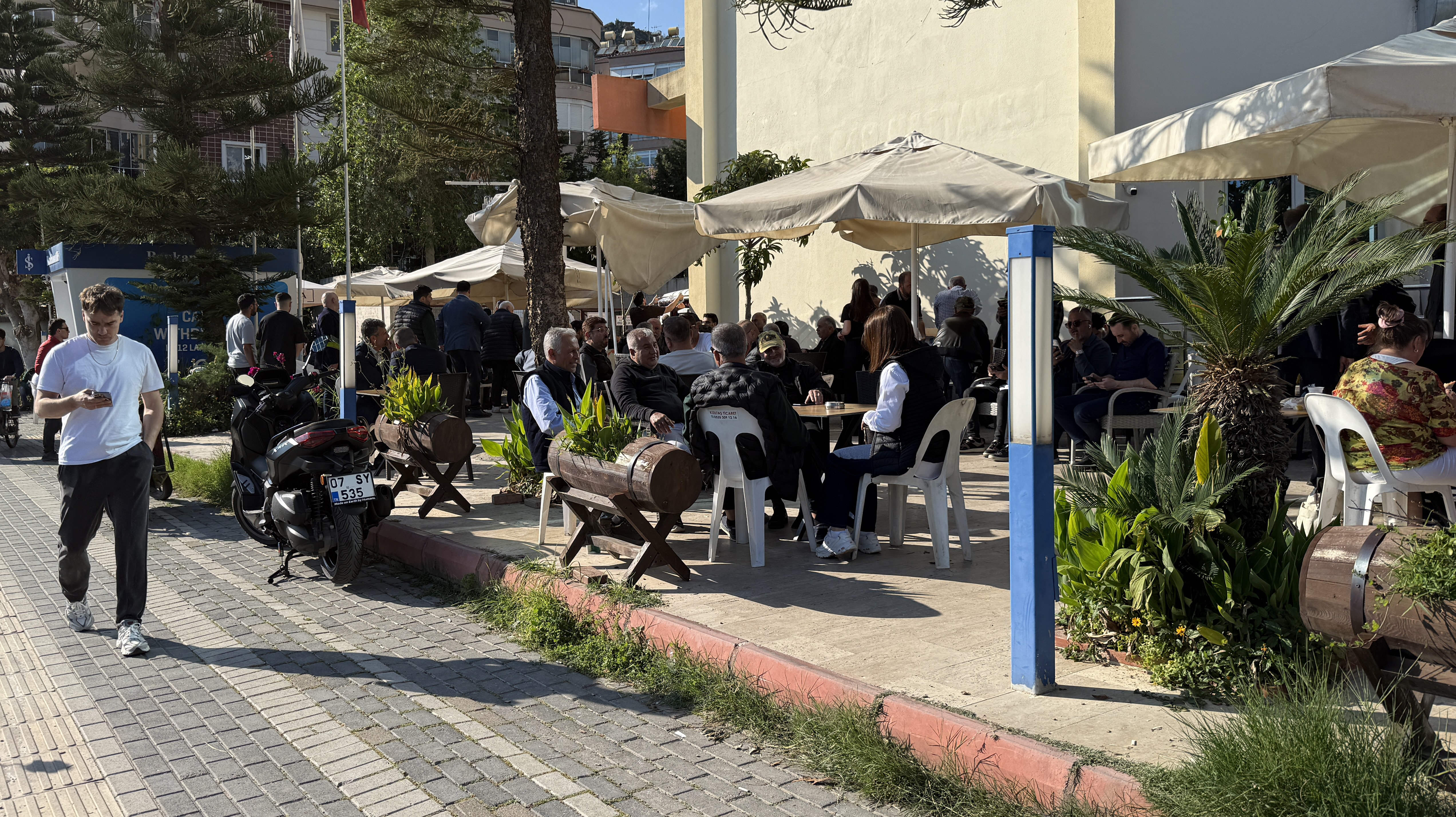 Eski bakan Çavuşoğlu'nun kardeşi, ofisinde silahla vurulmuş halde bulundu - Görsel 3