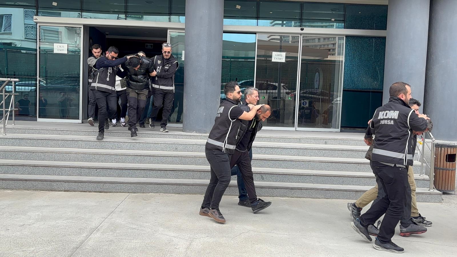 Bursa’da 'Kıraathane' Maskeli Çeteye Darbe: Çiftçileri Kadınlarla Tuzağa Düşürüp Mallarına Çöktüler! - Görsel 1