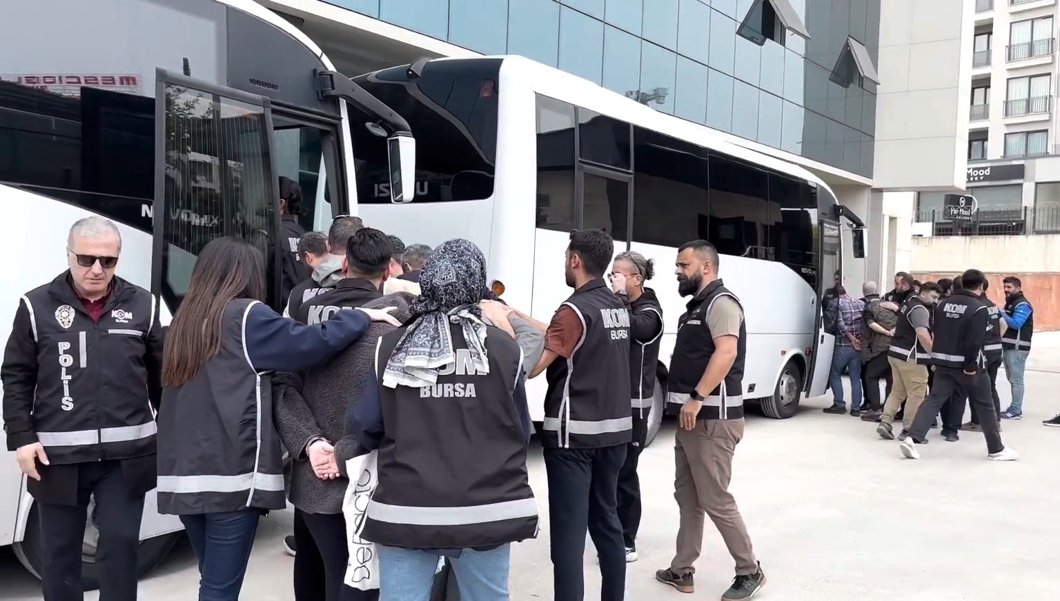 Bursa’da 'Kıraathane' Maskeli Çeteye Darbe: Çiftçileri Kadınlarla Tuzağa Düşürüp Mallarına Çöktüler! - Görsel 3