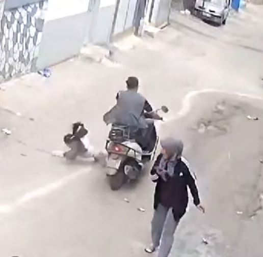  Vicdann  kurusun ;Gaziantep'te motosikletli maganda küçük kıza çarpıp kaçtı! - Görsel 2