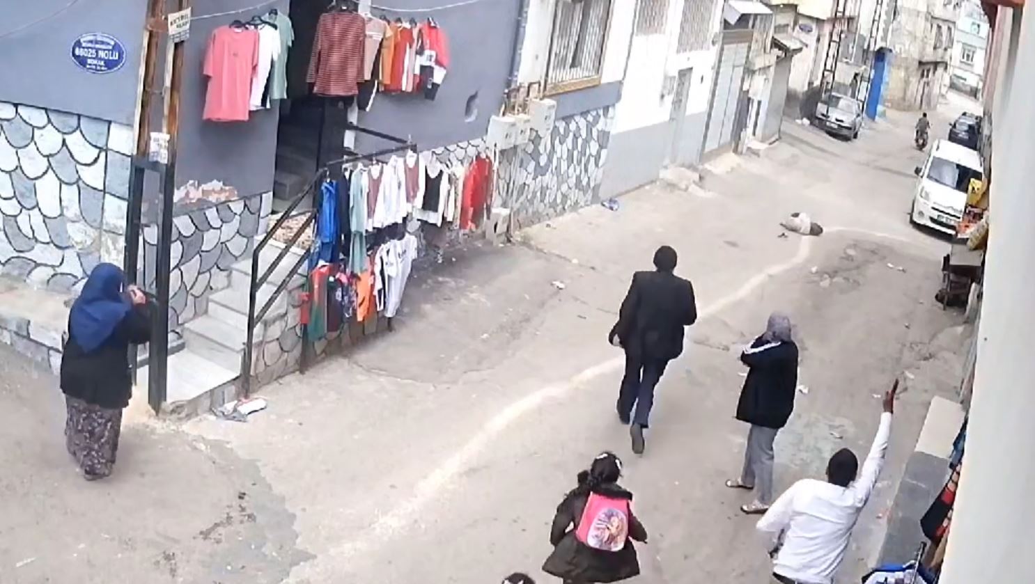  Vicdann  kurusun ;Gaziantep'te motosikletli maganda küçük kıza çarpıp kaçtı! - Görsel 3
