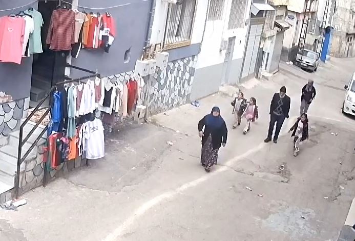  Vicdann  kurusun ;Gaziantep'te motosikletli maganda küçük kıza çarpıp kaçtı! - Görsel 4