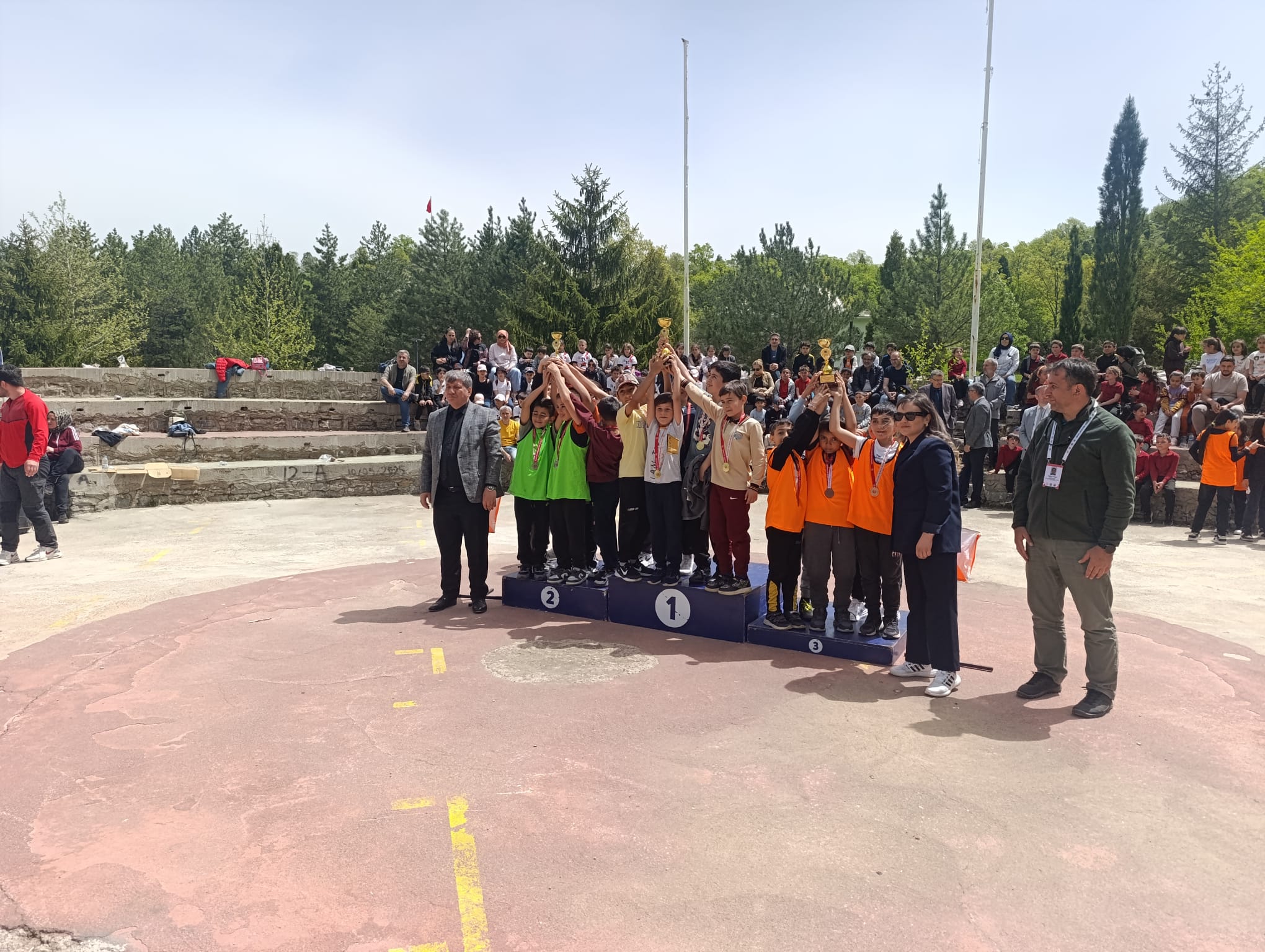 Seydişehir Atatürk İlkokulu Oryantiring Yarışmasına 3 Kupa ile Damgasını Vurdu - Görsel 1