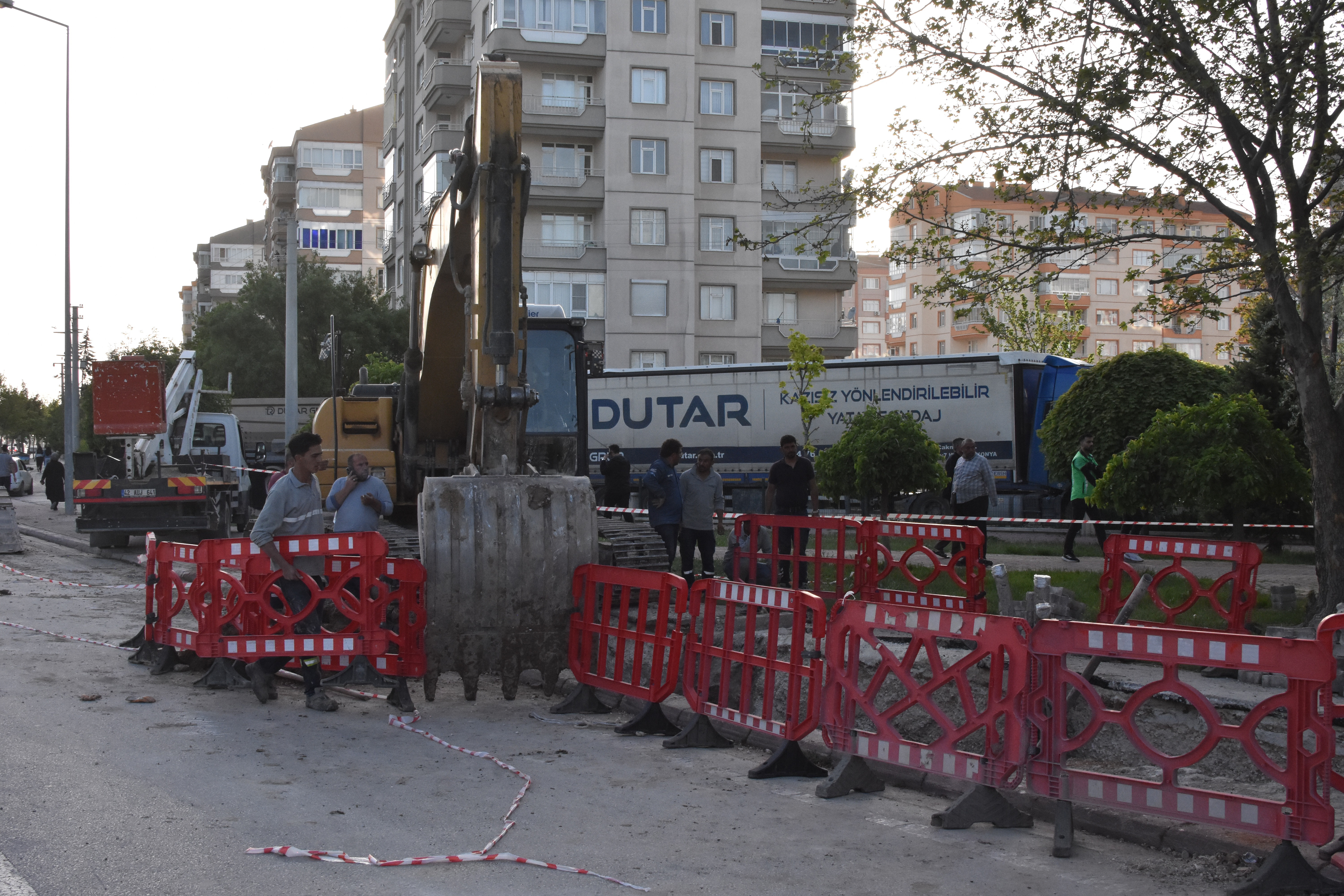 Konya-Göçük altında kalan 2 kardeş işçi yaralandı - Görsel 1