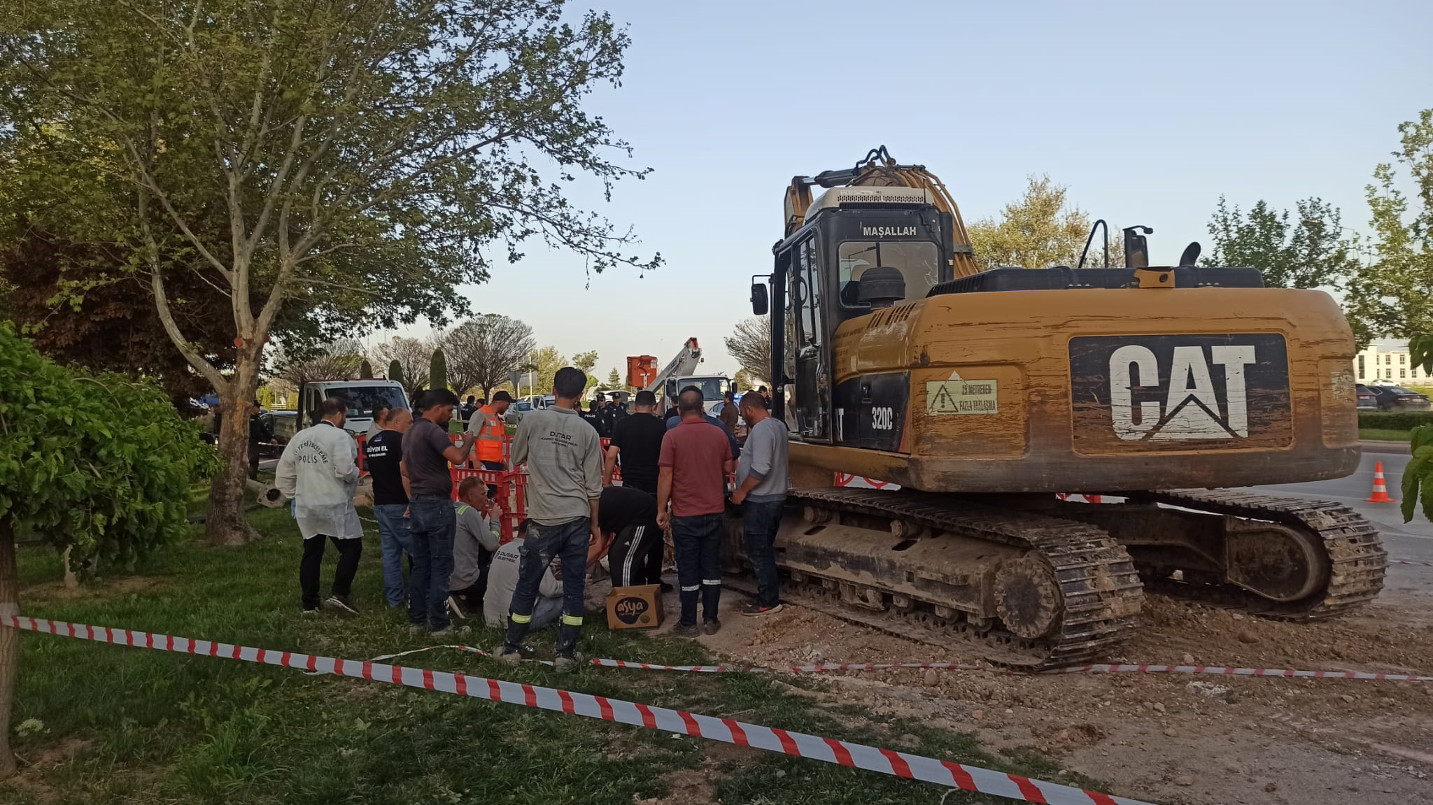 Konya-Göçük altında kalan 2 kardeş işçi yaralandı - Görsel 5