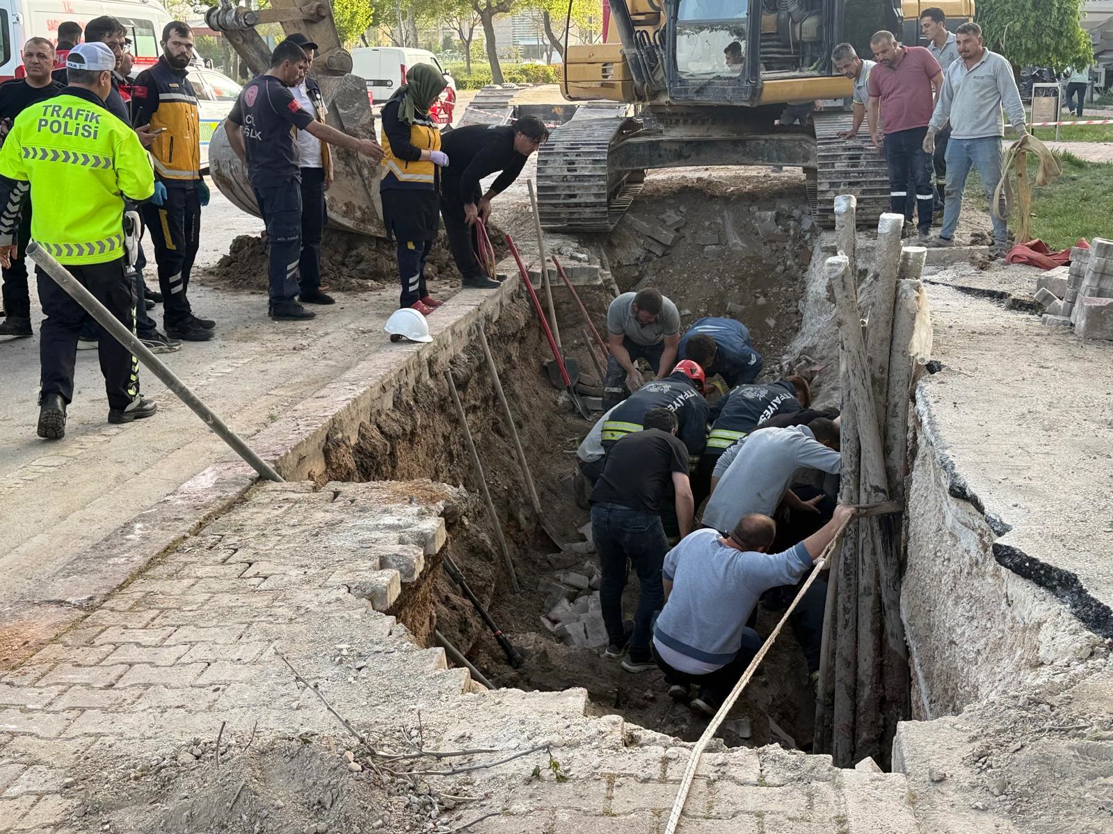 Konya-Göçük altında kalan 2 kardeş işçi yaralandı - Görsel 8