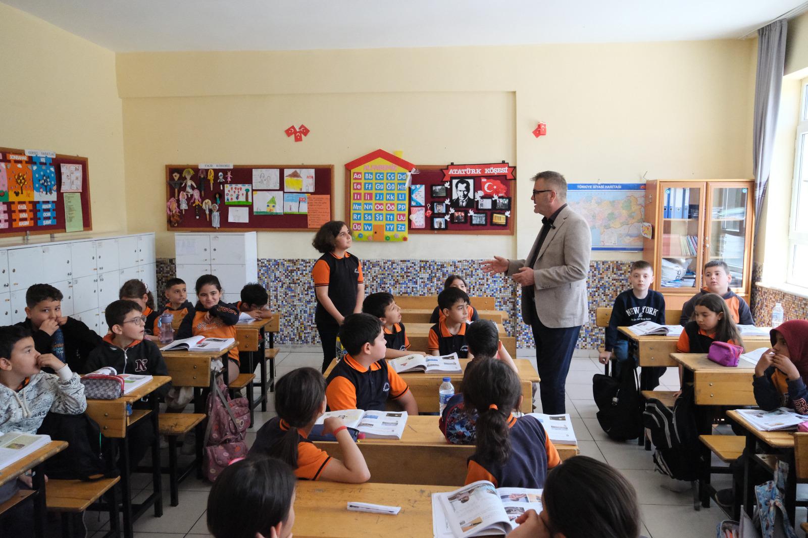 ÖĞRENCİLER YEREL YÖNETİMİ BAŞKAN USTAOĞLU’NDAN DİNLEDİ  - Görsel 2