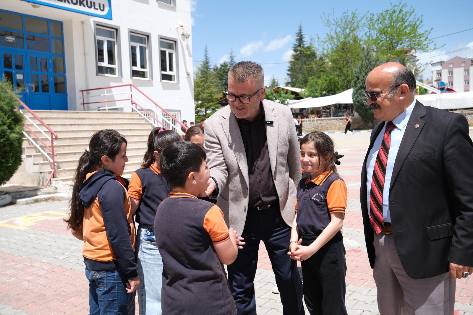ÖĞRENCİLER YEREL YÖNETİMİ BAŞKAN USTAOĞLU’NDAN DİNLEDİ  - Görsel 6