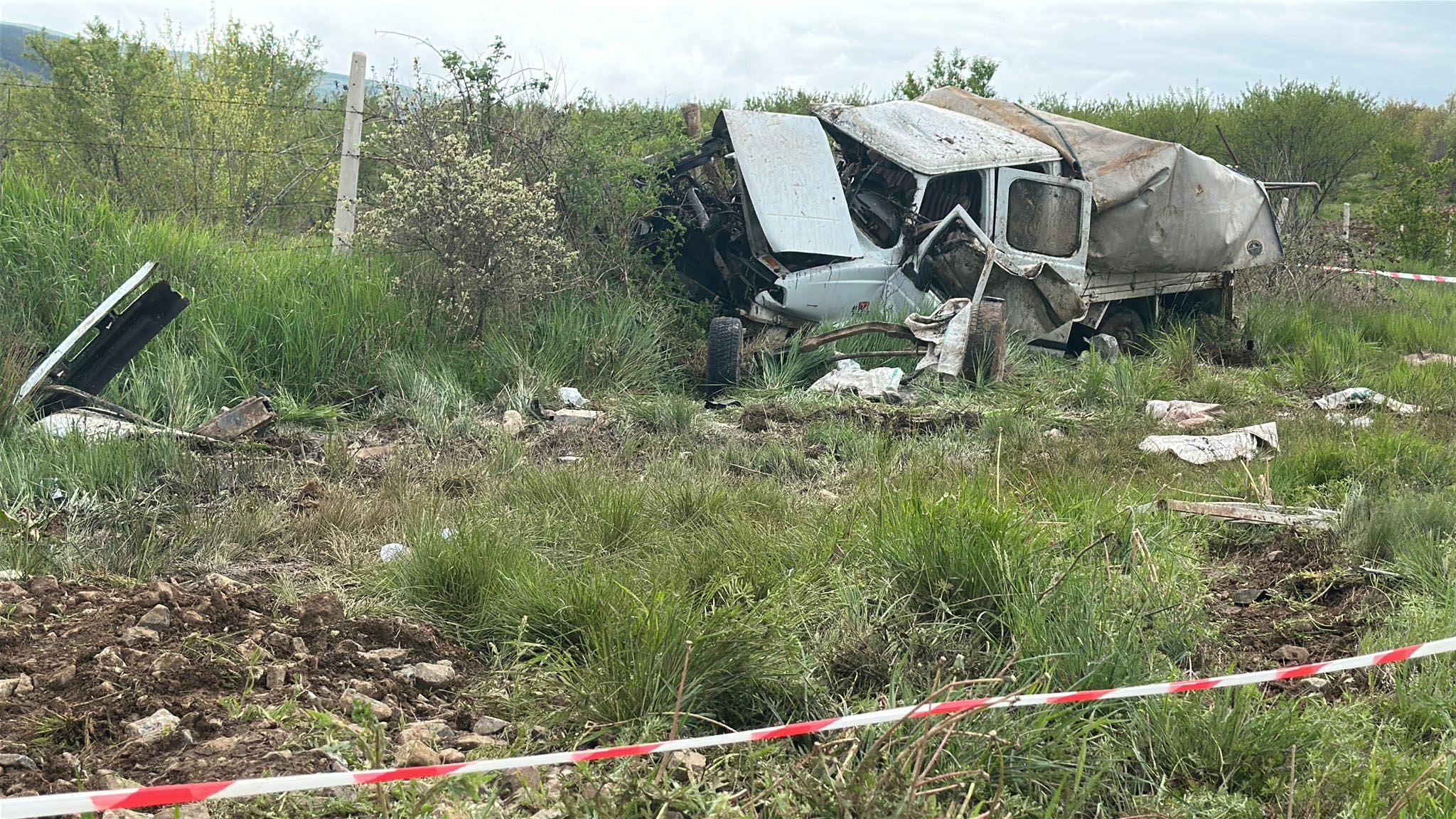 Tren, hemzemin geçitte kamyonete çarptı; 1 ölü, 3 yaralı - Görsel 1