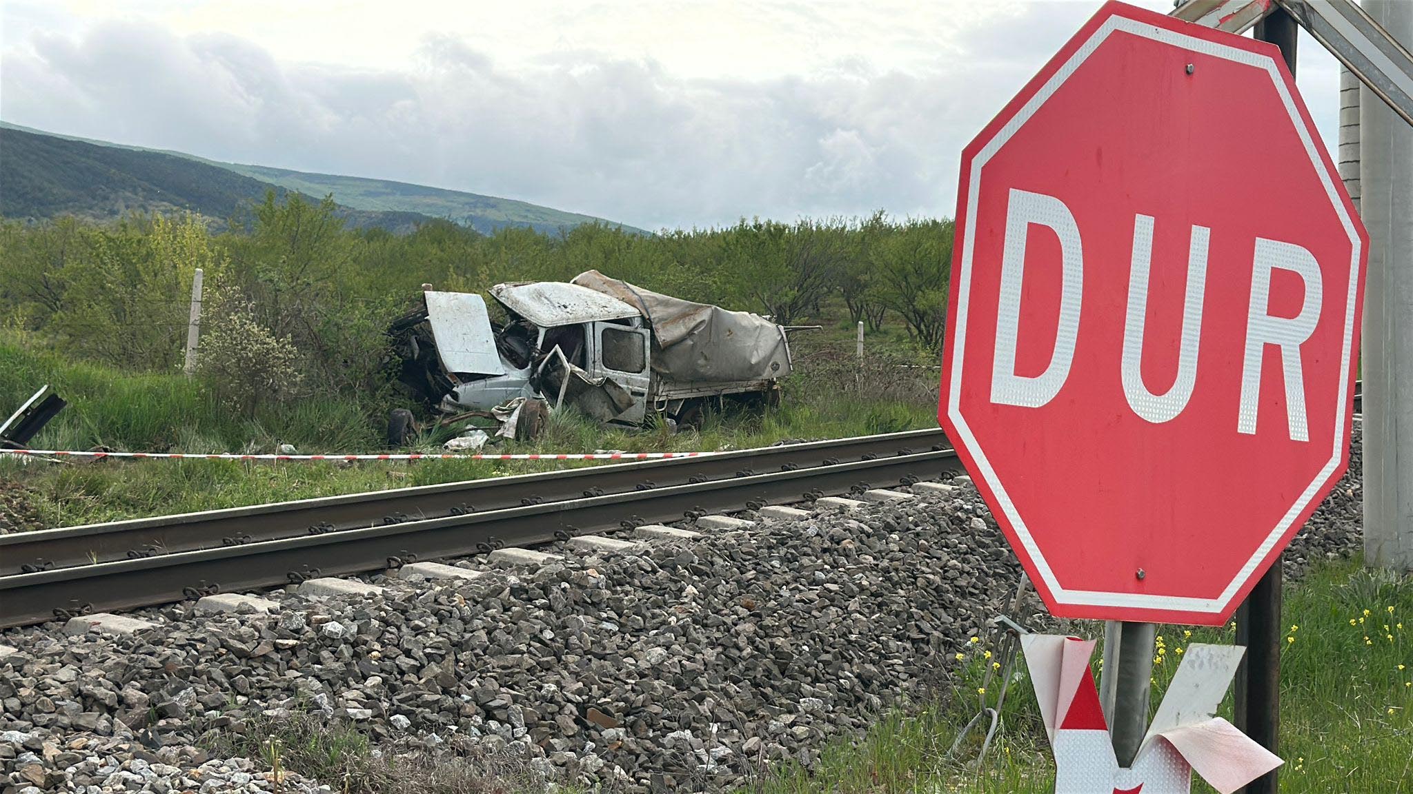 Tren, hemzemin geçitte kamyonete çarptı; 1 ölü, 3 yaralı - Görsel 2