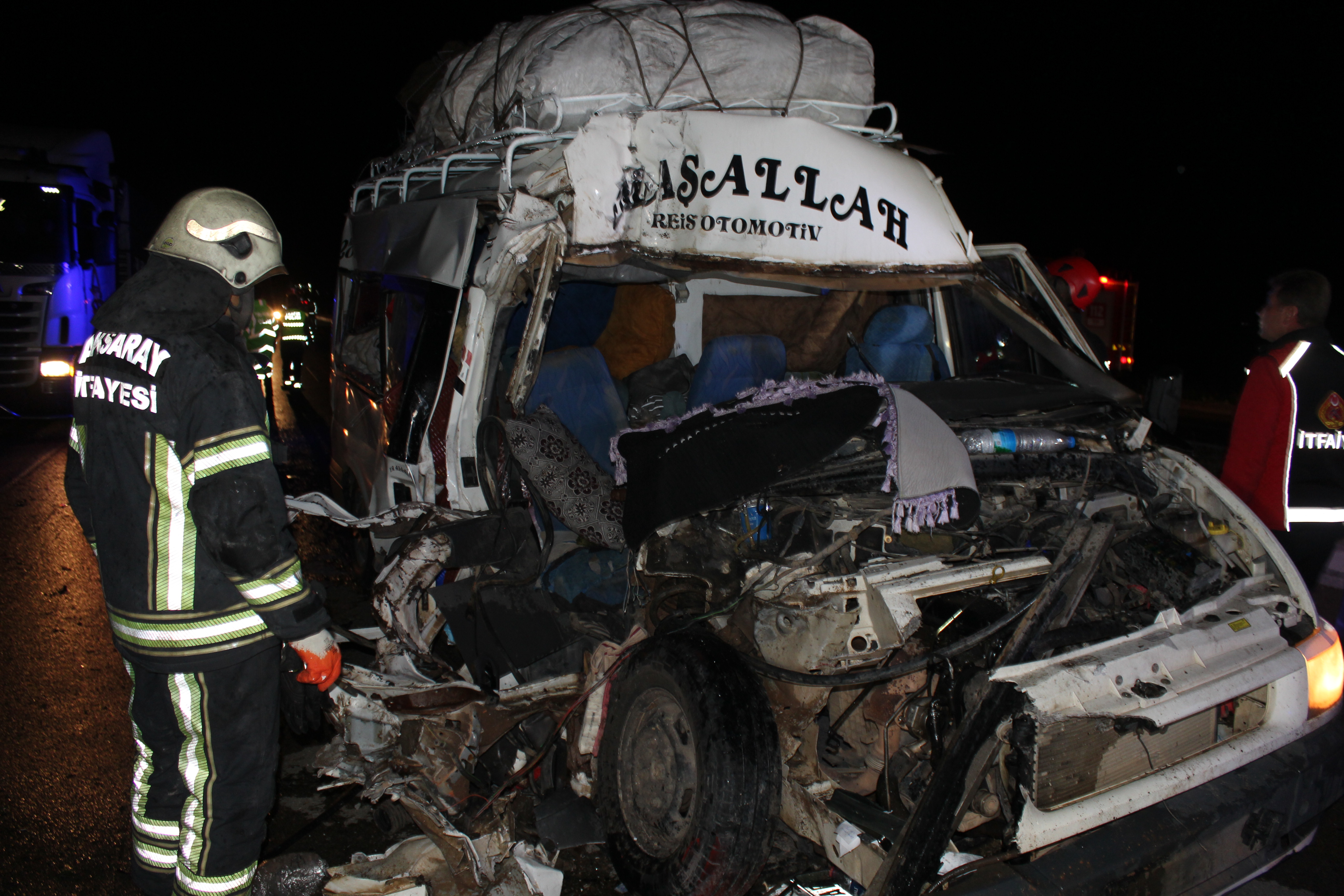 Aksaray -Konya  yolunda  Tarım işçilerini taşıyan minibüs TIR’a arkadan çarptı: 12 yaralı - Görsel 4