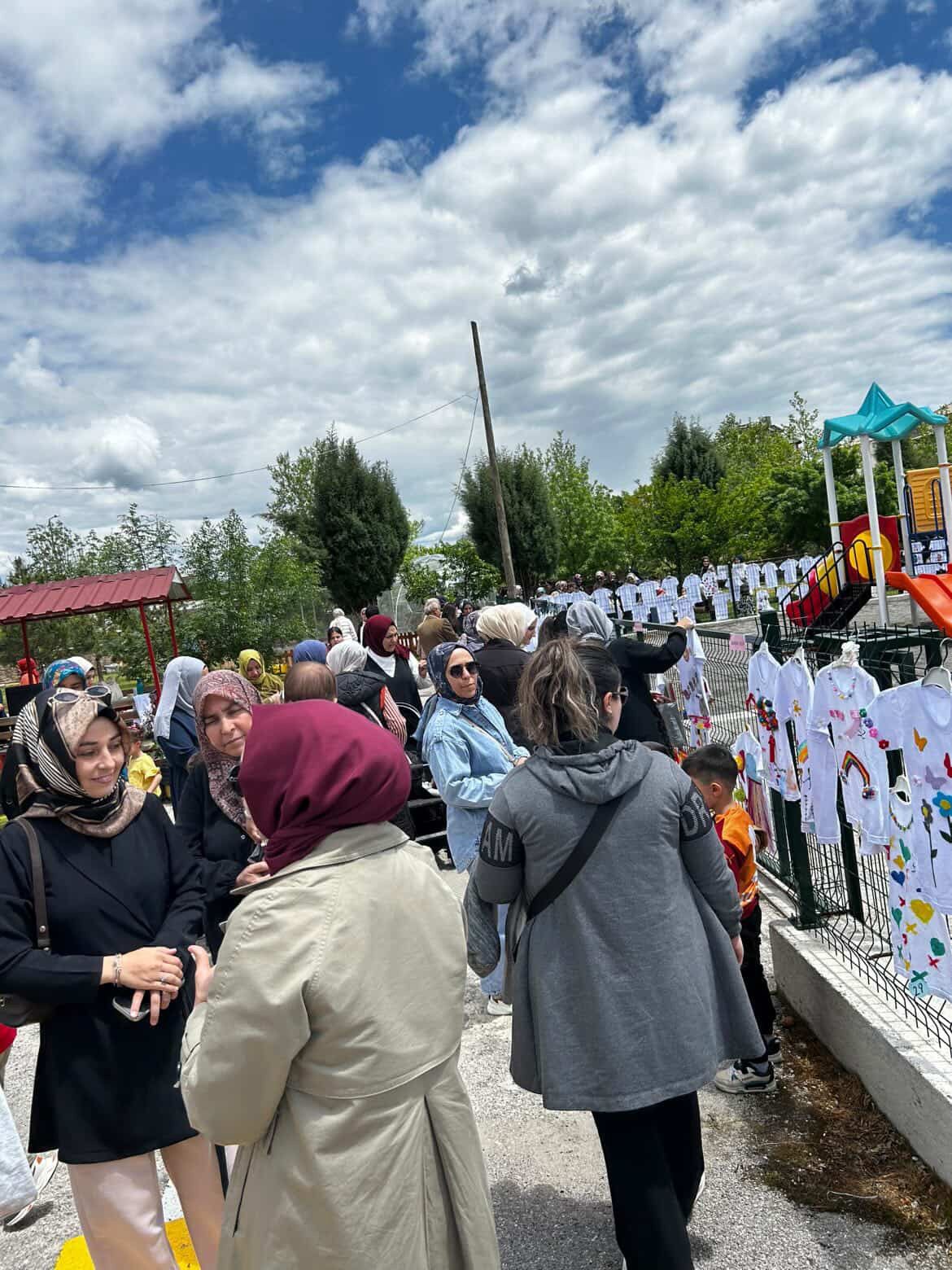 Seydişehir Anaokulu’nda Renkli Etkinlik: Minik Ellerin Hayalleri Tişörtlere Taşındı - Görsel 4