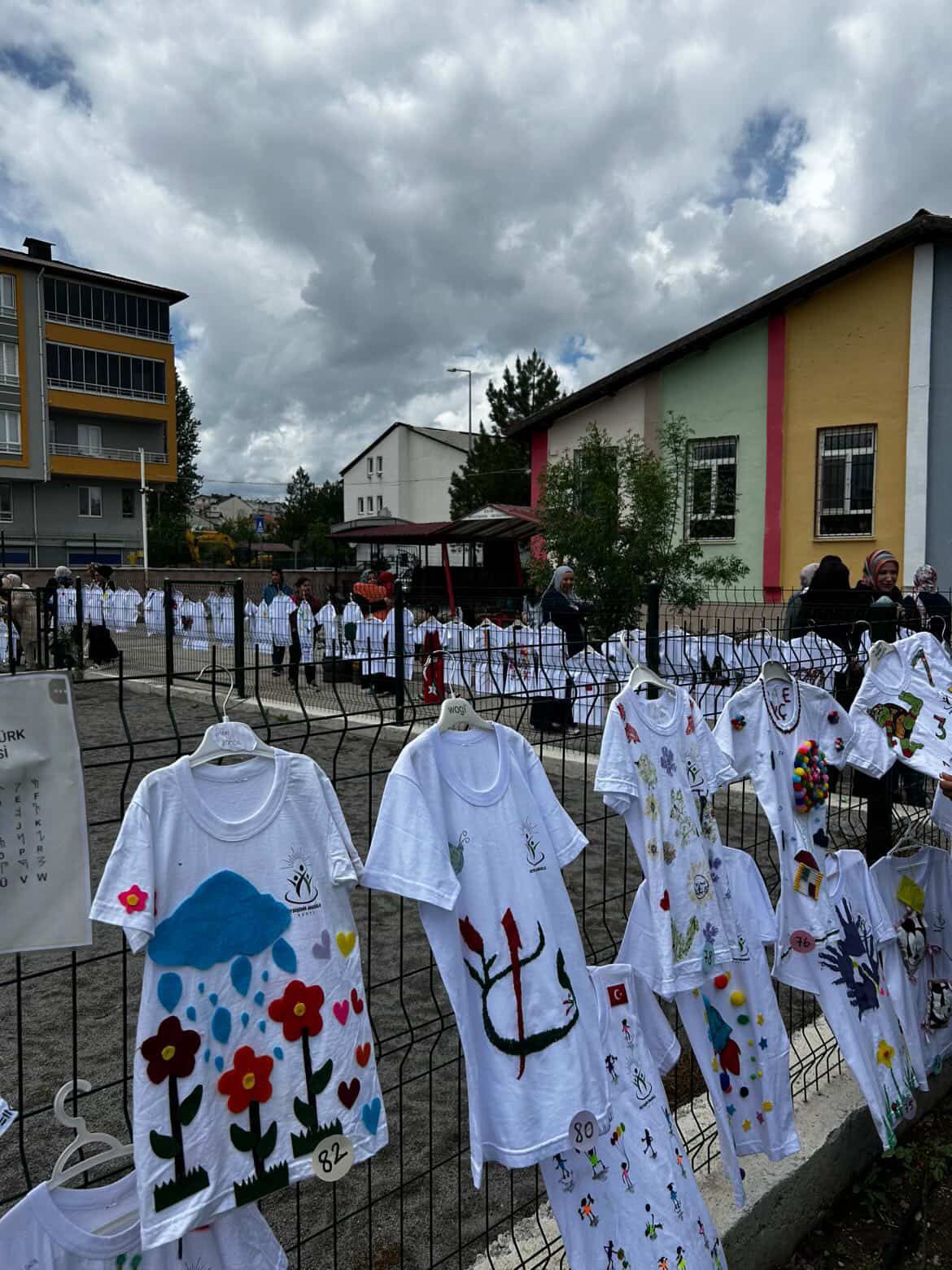 Seydişehir Anaokulu’nda Renkli Etkinlik: Minik Ellerin Hayalleri Tişörtlere Taşındı - Görsel 9