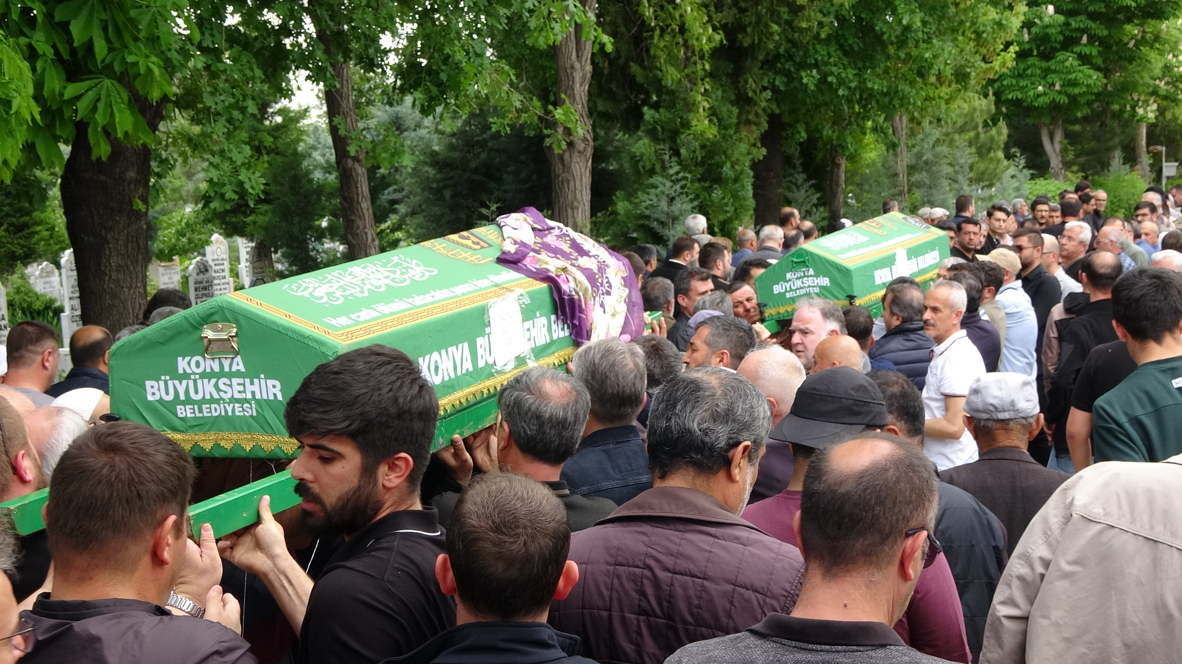 Konya - Oğulları tarafından öldürülen veteriner çift, toprağa verildi - Görsel 4