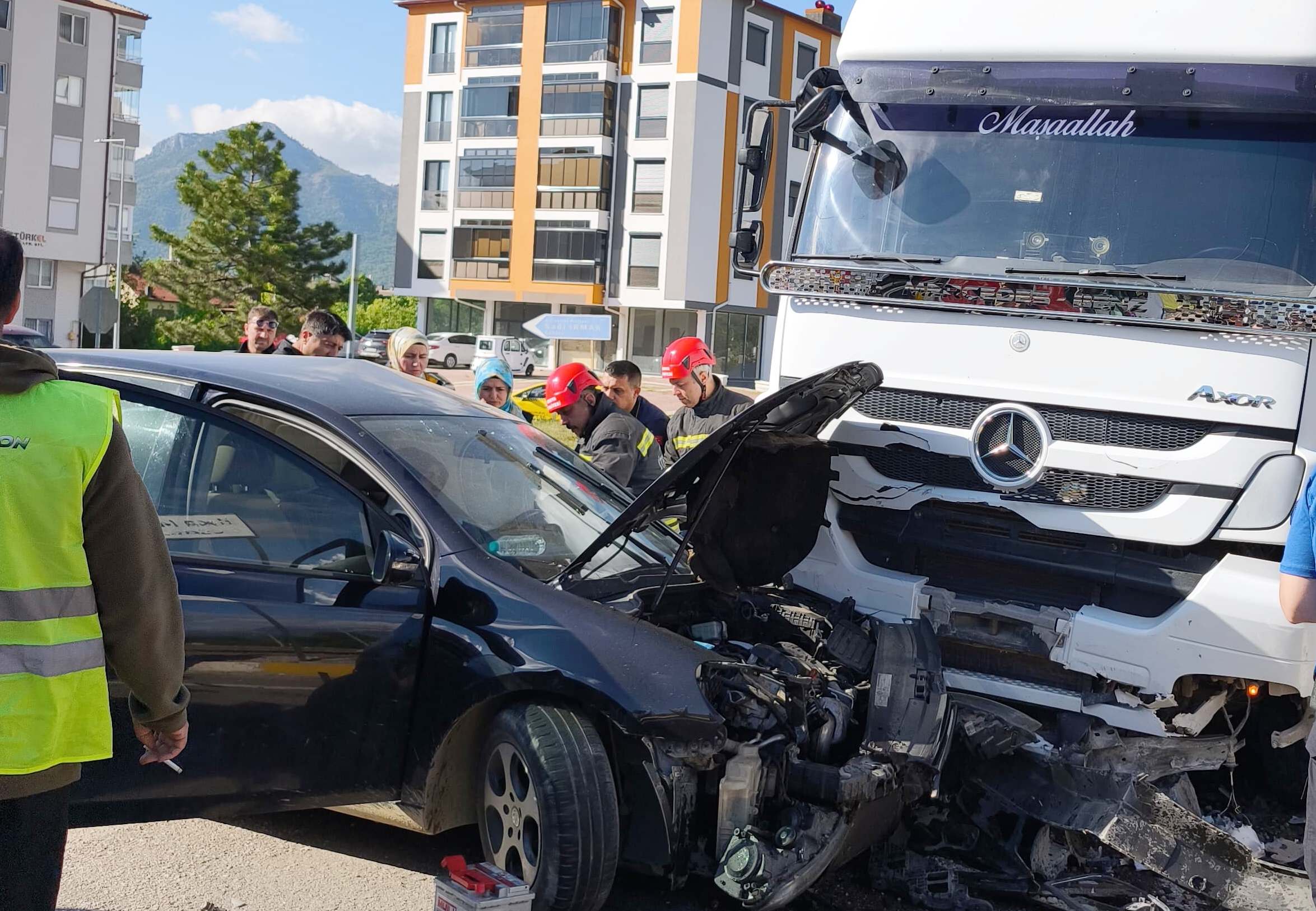 Seydişehir'de Tır ile Otomobil Çarpıştı: 1 Yaralı - Görsel 1