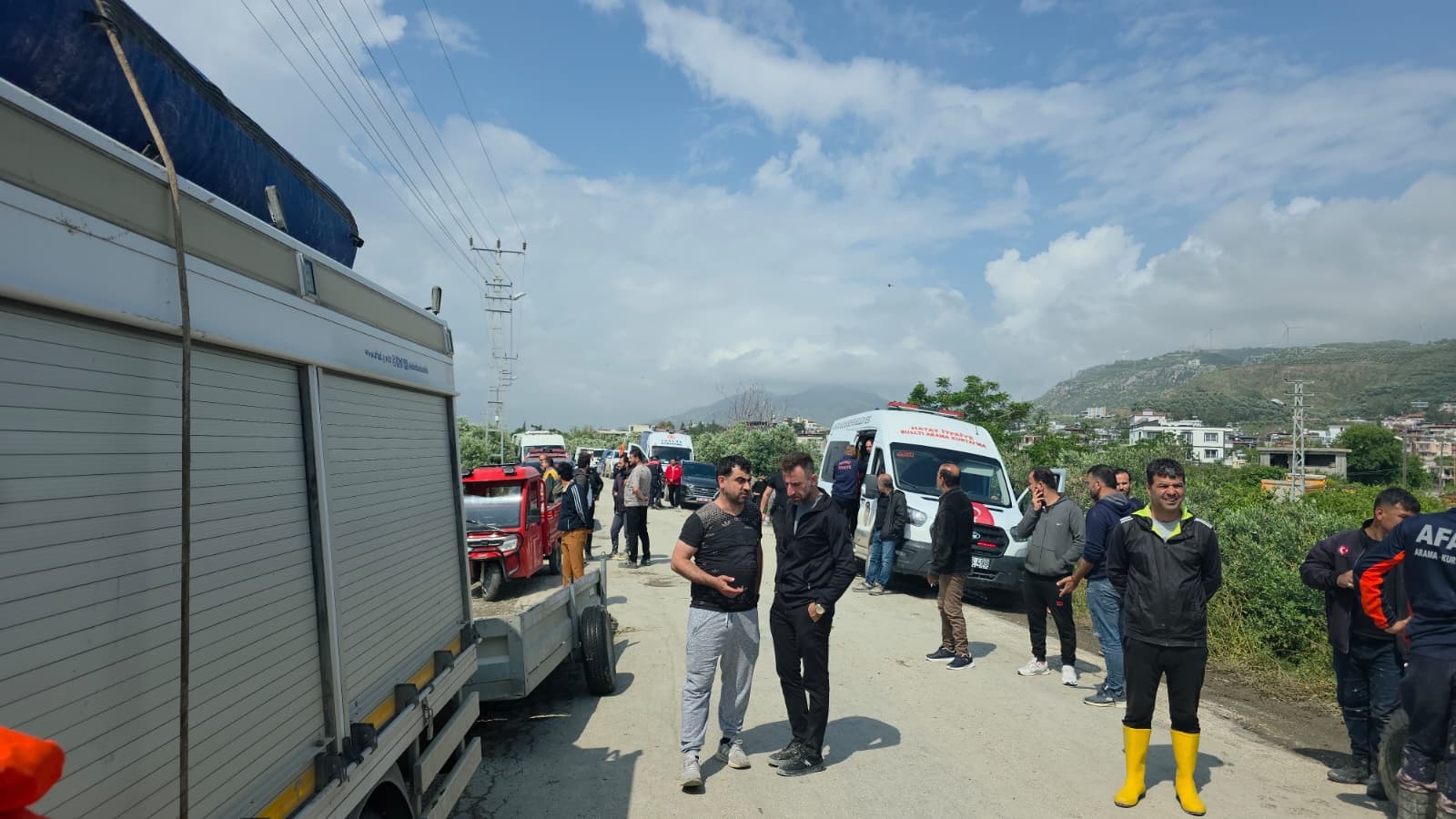 Hatay'da Asi Nehri taştı, sağanakta köprü ve yollar ile bir ev çöktü; 3 ölü, 3 yaralı - Görsel 1