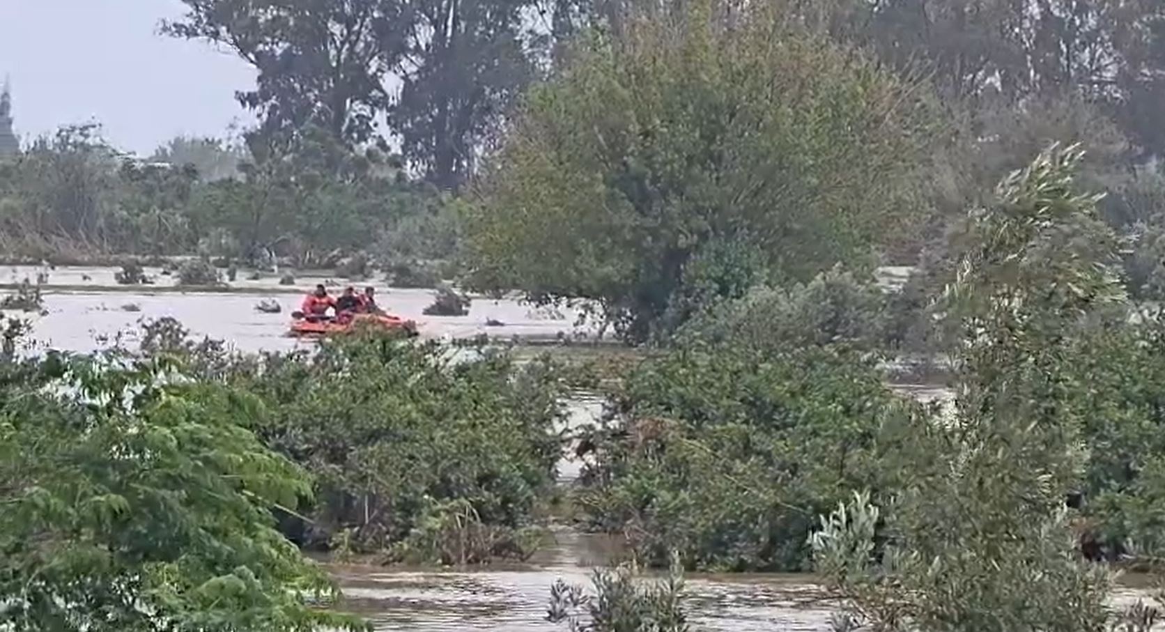 Hatay'da Asi Nehri taştı, sağanakta köprü ve yollar ile bir ev çöktü; 3 ölü, 3 yaralı - Görsel 4