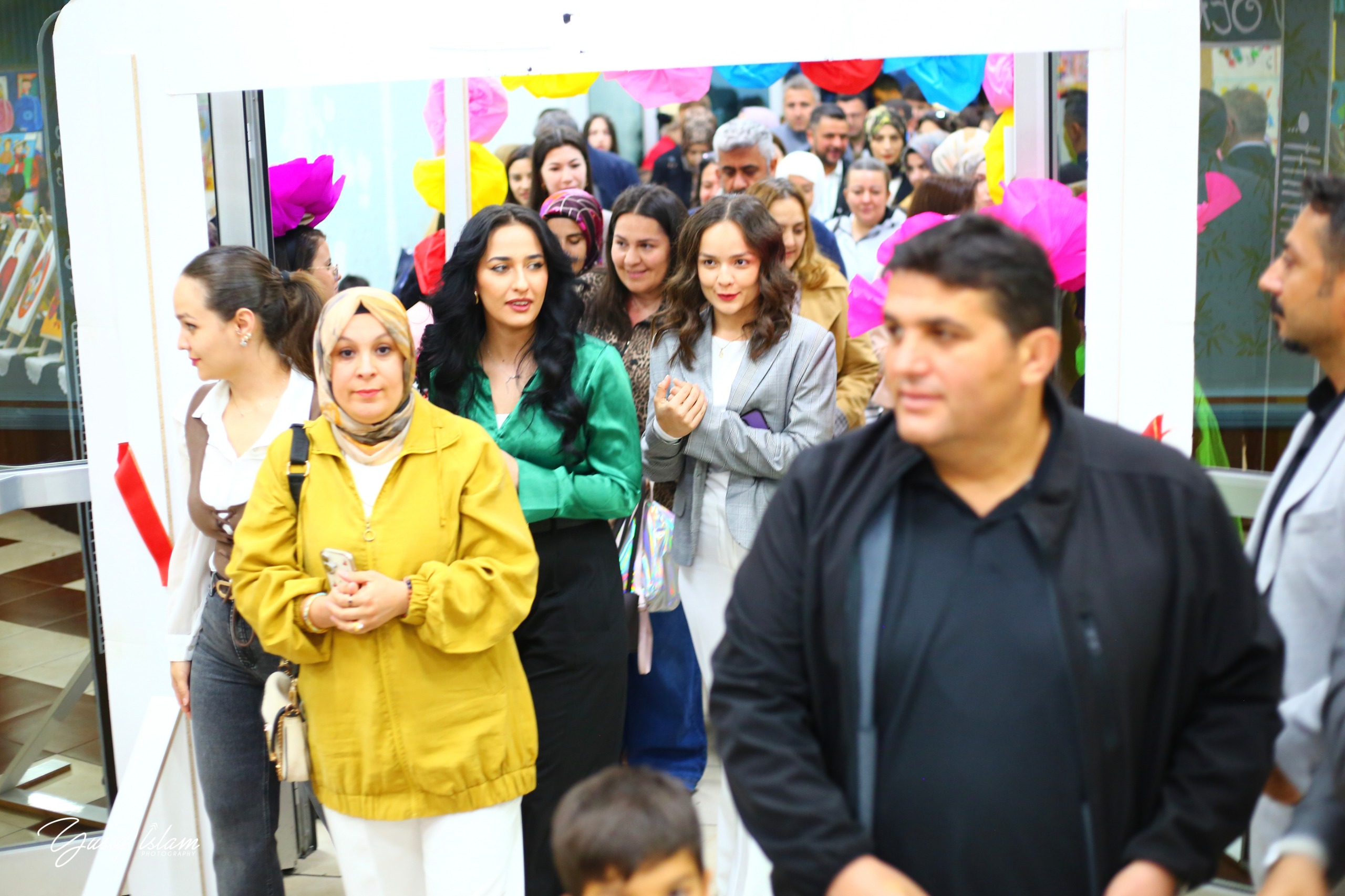 **SEYDİŞEHİR’DE TARİHİN EN NOSTALJİK GECESİ YAŞANDI! ÖZGÜVEN SİSTEM KOLEJİ’NİN 80’LER & 90’LAR SERGİSİNE YOĞUN İLGİ** - Görsel 4