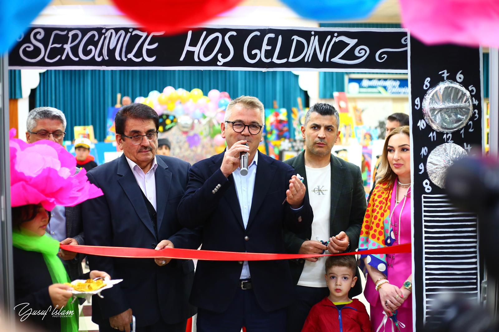 **SEYDİŞEHİR’DE TARİHİN EN NOSTALJİK GECESİ YAŞANDI! ÖZGÜVEN SİSTEM KOLEJİ’NİN 80’LER & 90’LAR SERGİSİNE YOĞUN İLGİ** - Görsel 14
