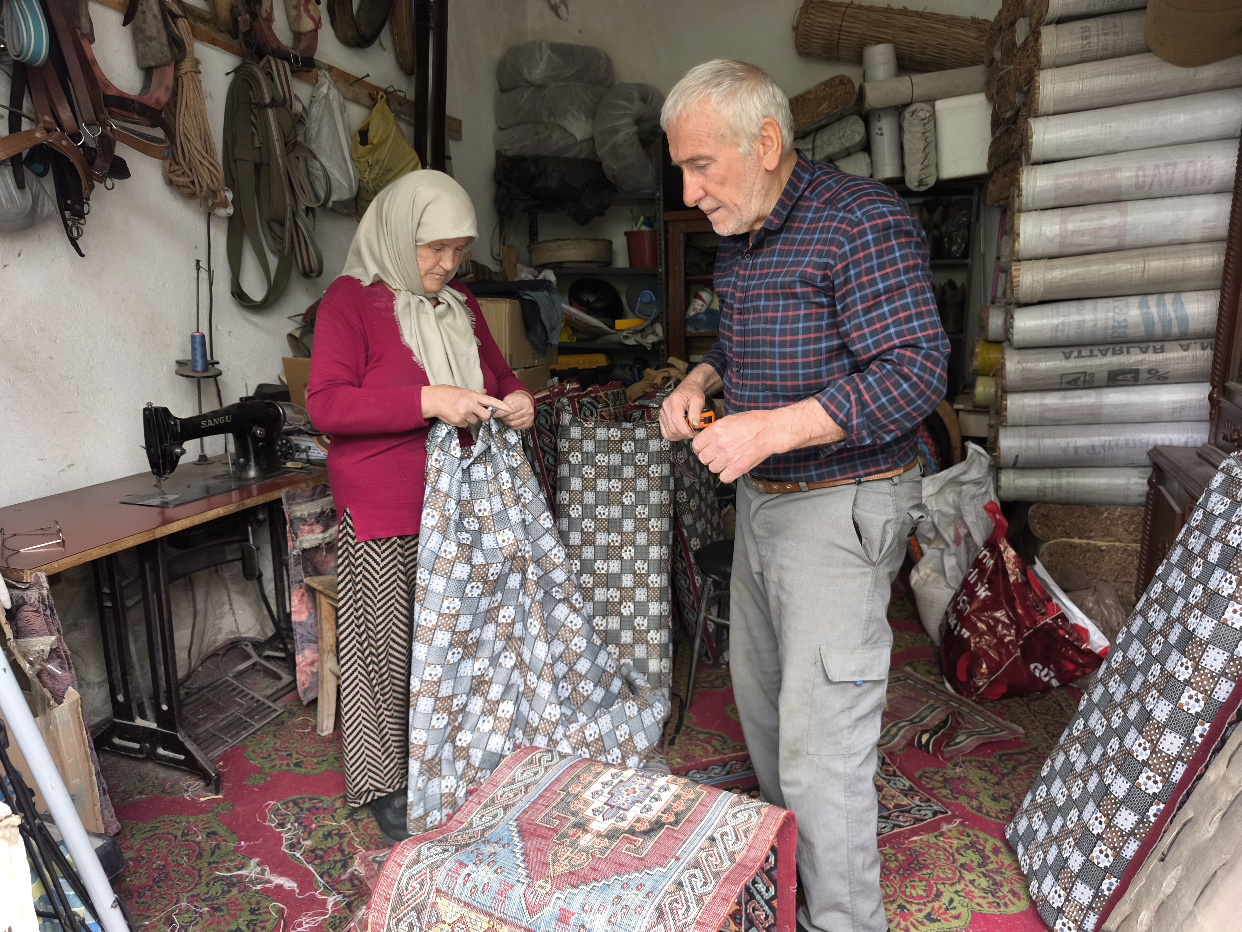 70 YILLIK EMEĞİN HİKÂYESİ: MUAMMER USTA’NIN ELLERİNDE YAŞAYAN ZANAAT - Görsel 1