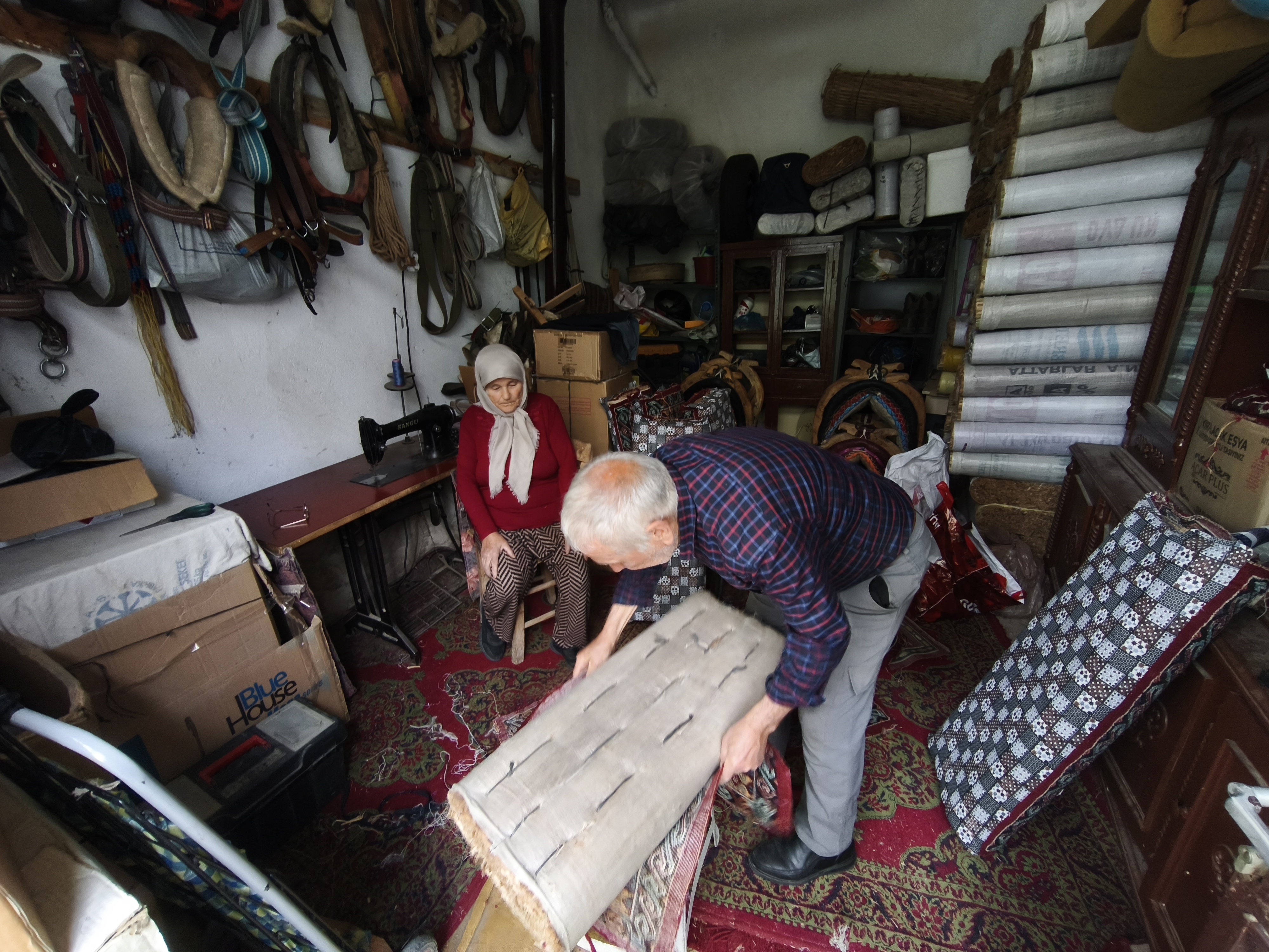 70 YILLIK EMEĞİN HİKÂYESİ: MUAMMER USTA’NIN ELLERİNDE YAŞAYAN ZANAAT - Görsel 2