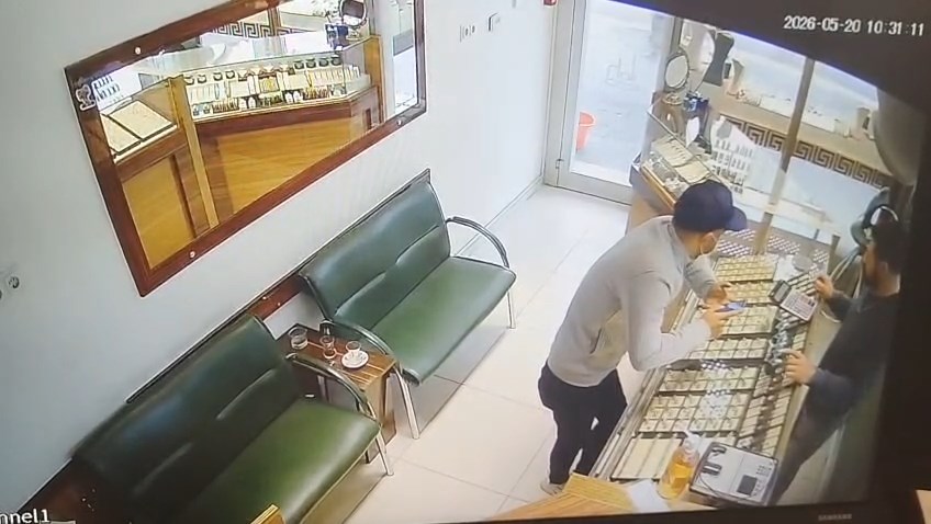 Konya - Kuyumcu dükkanında, 'eşime alacağım' diyerek baktığı yüzüğü çaldı - Görsel 2