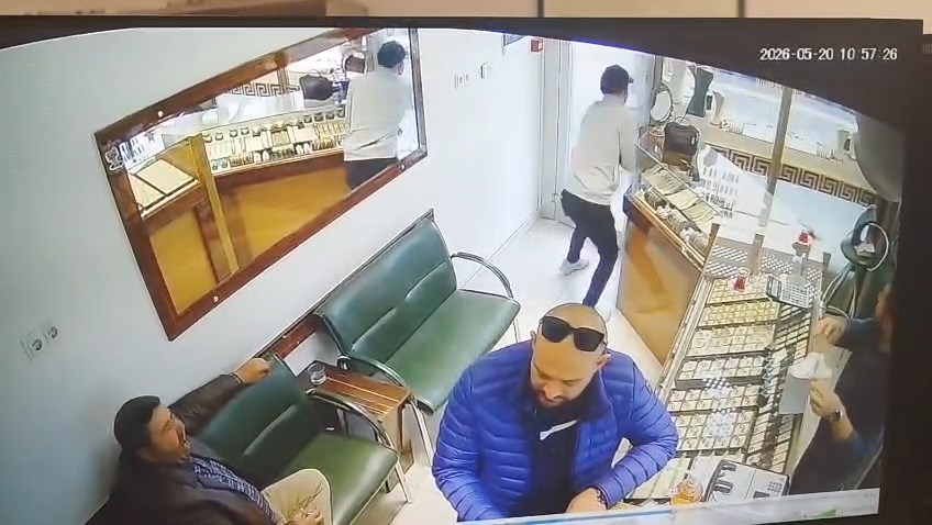 Konya - Kuyumcu dükkanında, 'eşime alacağım' diyerek baktığı yüzüğü çaldı - Görsel 4