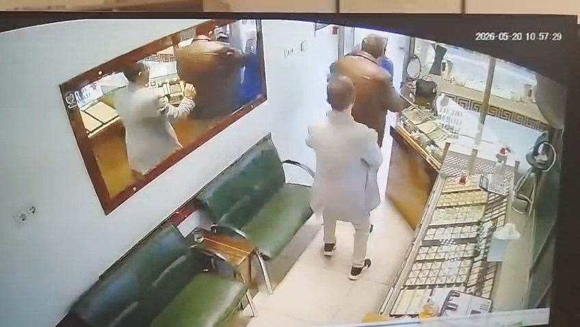 Konya - Kuyumcu dükkanında, 'eşime alacağım' diyerek baktığı yüzüğü çaldı - Görsel 5