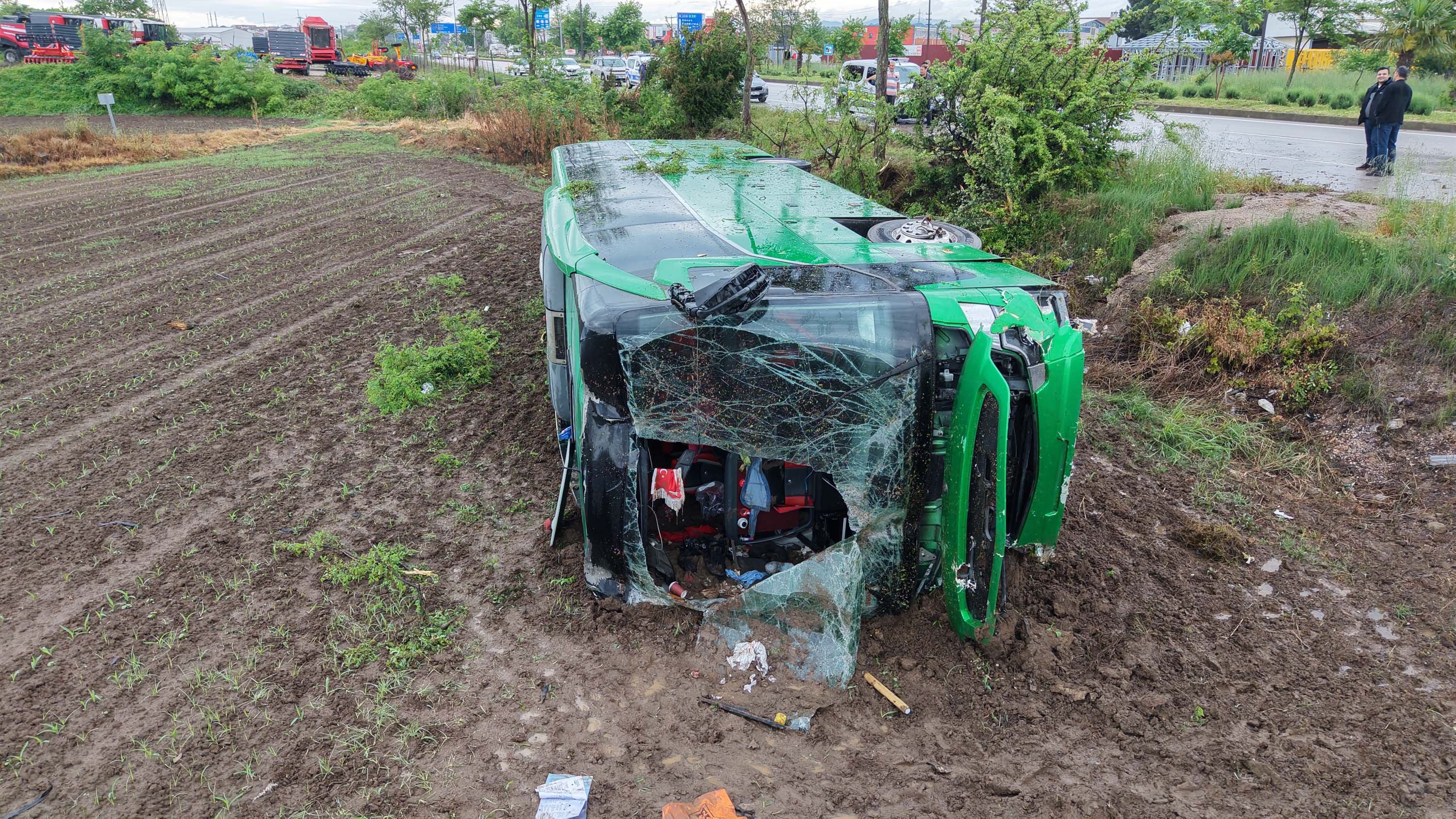 Çanakkale'de otobüs devrildi; 46 yaralı - Görsel 1