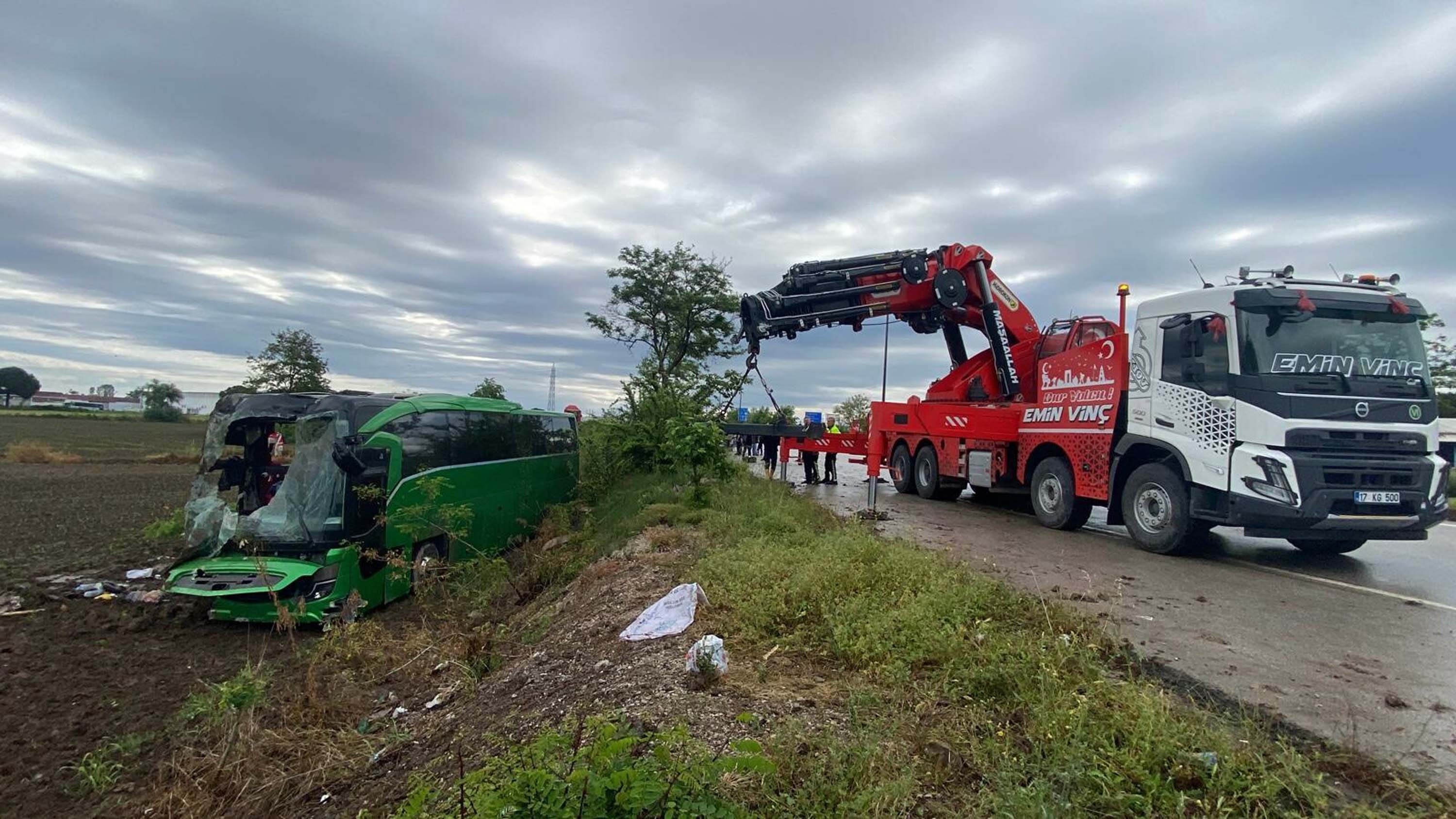 Çanakkale'de otobüs devrildi; 46 yaralı - Görsel 4
